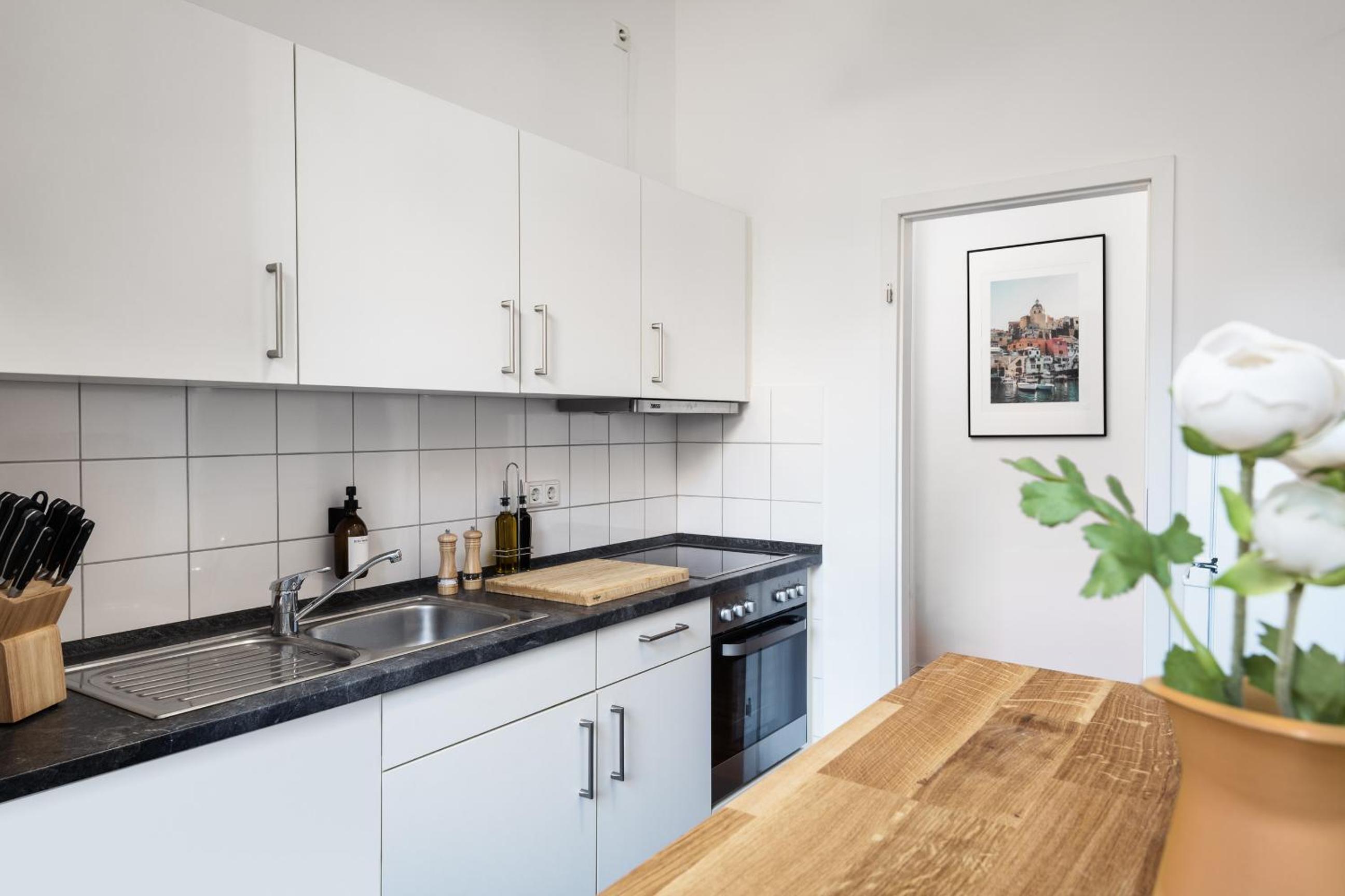Sonnig & Helle Wohnung Alexanderplatz in 15min zu erreichen, Herthastraße sehr schön und groß für Gruppen geeignet