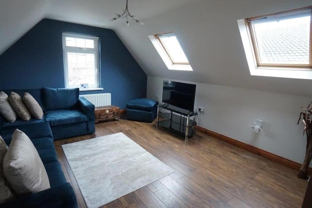 BeLFAST LOFT - FREE SECURE ONSITE PARKING AVAILABLE view 3