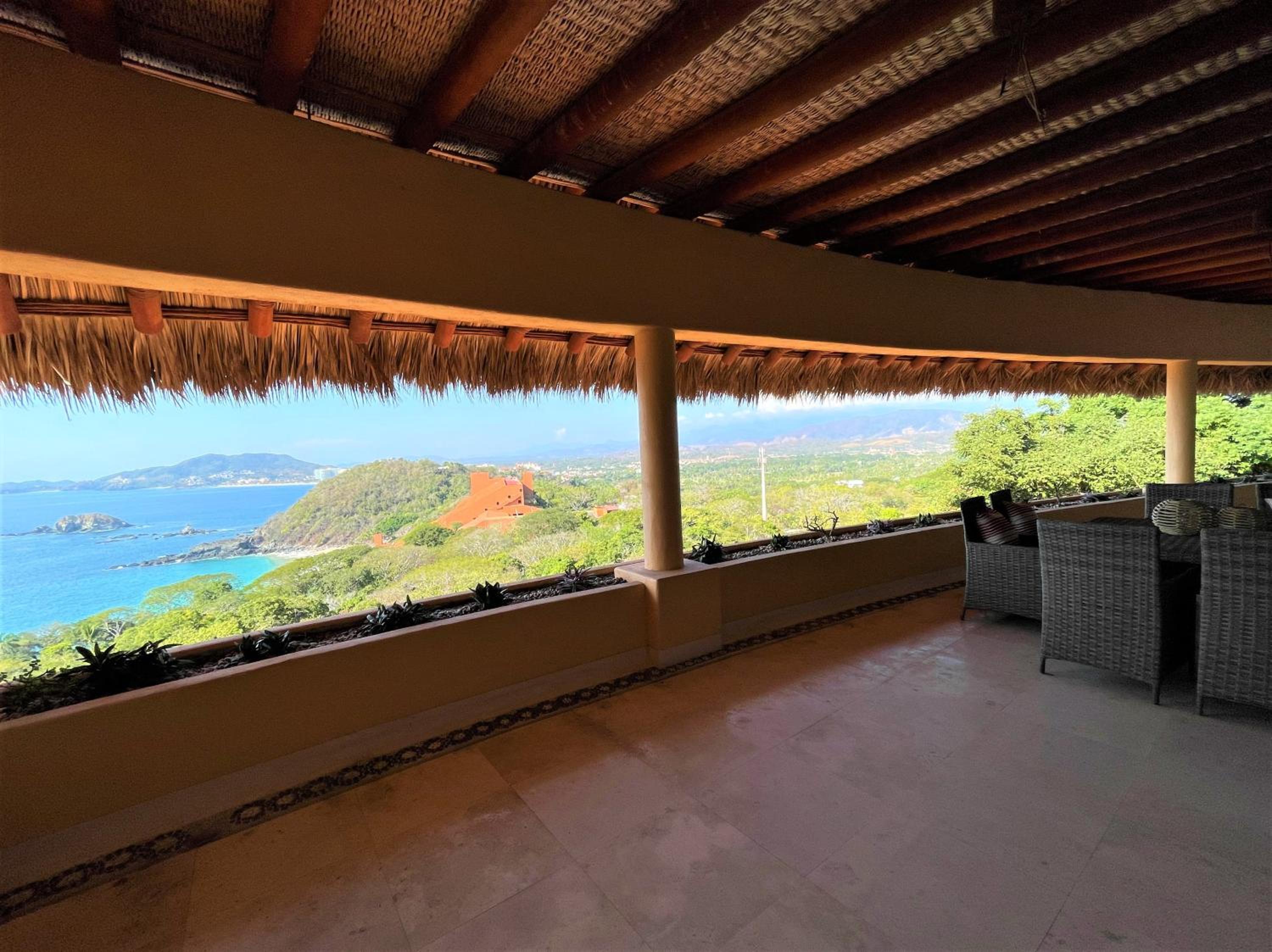 Spectacular Oceanview Penthouse at Ixtapa