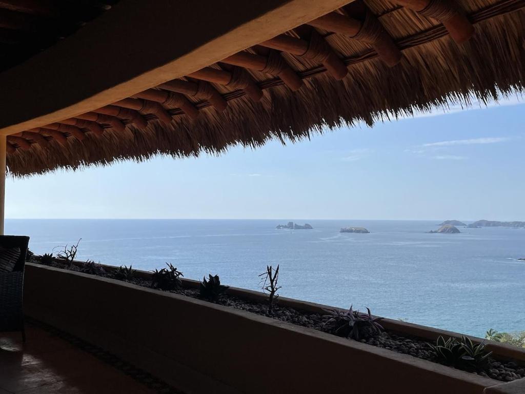 Spectacular Oceanview Penthouse at Ixtapa