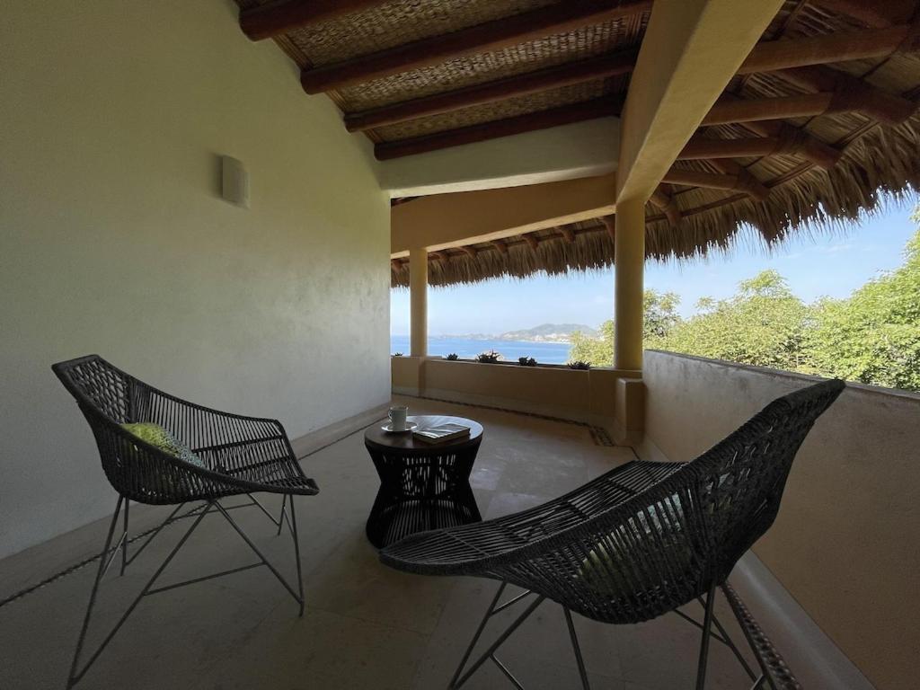 Spectacular Oceanview Penthouse at Ixtapa