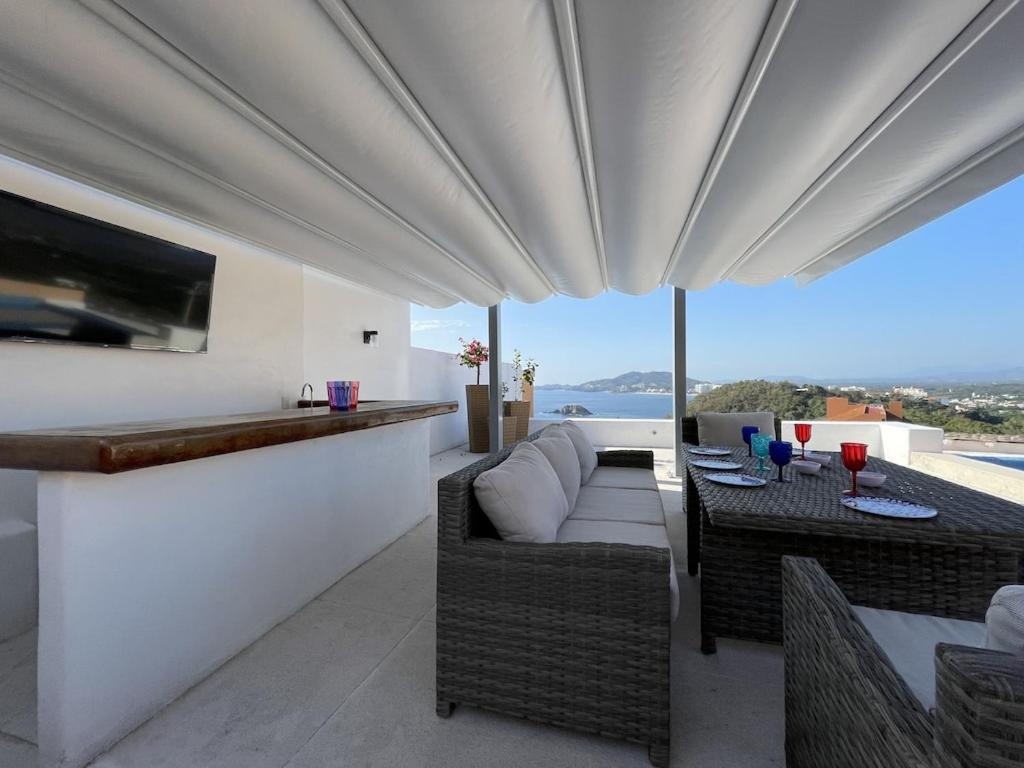Spectacular Oceanview Penthouse at Ixtapa