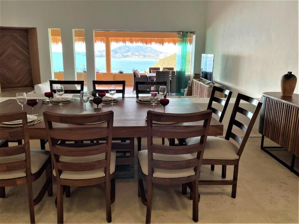 Spectacular Oceanview Penthouse at Ixtapa