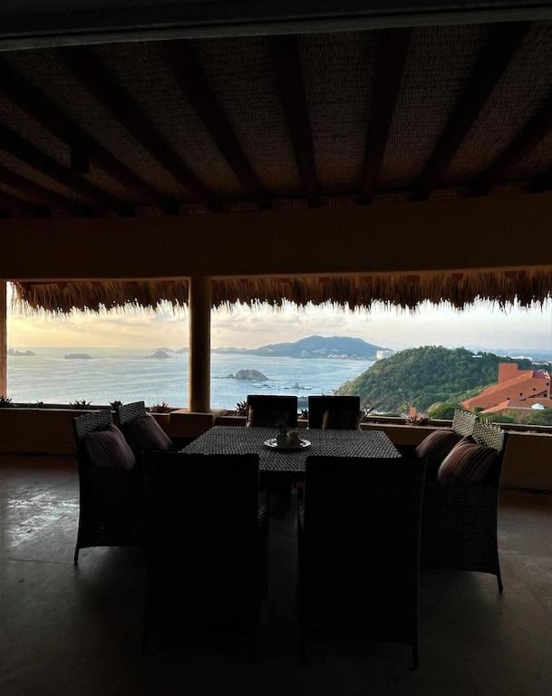 Spectacular Oceanview Penthouse at Ixtapa