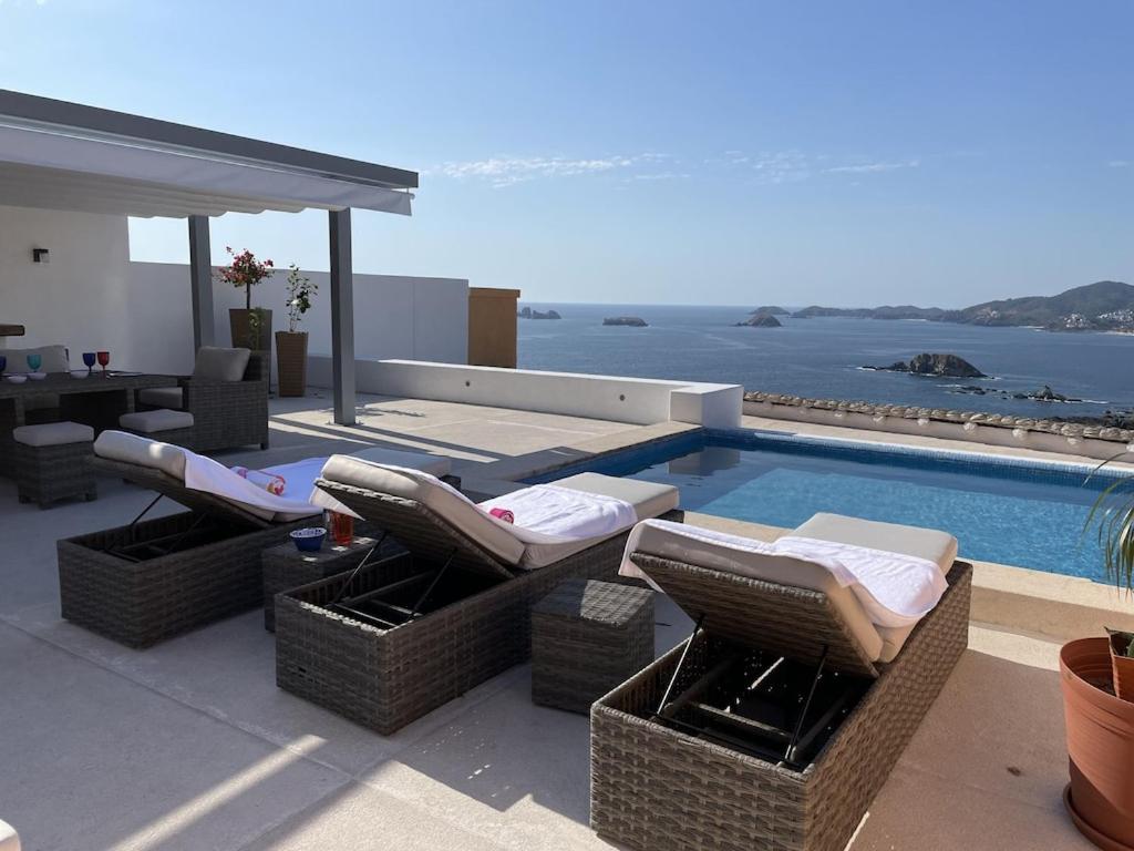 Spectacular Oceanview Penthouse at Ixtapa