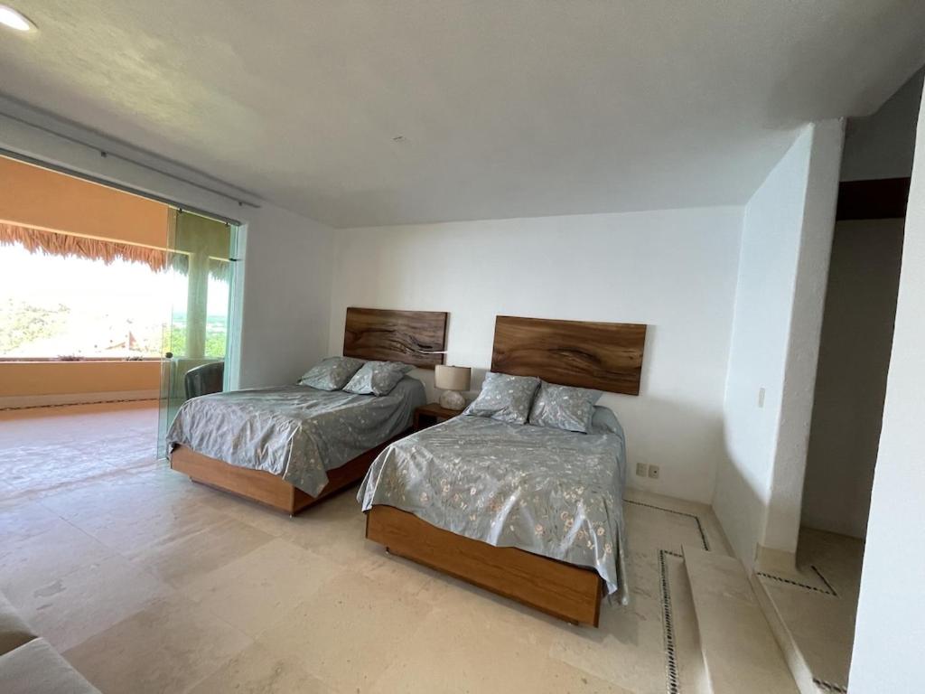 Spectacular Oceanview Penthouse at Ixtapa