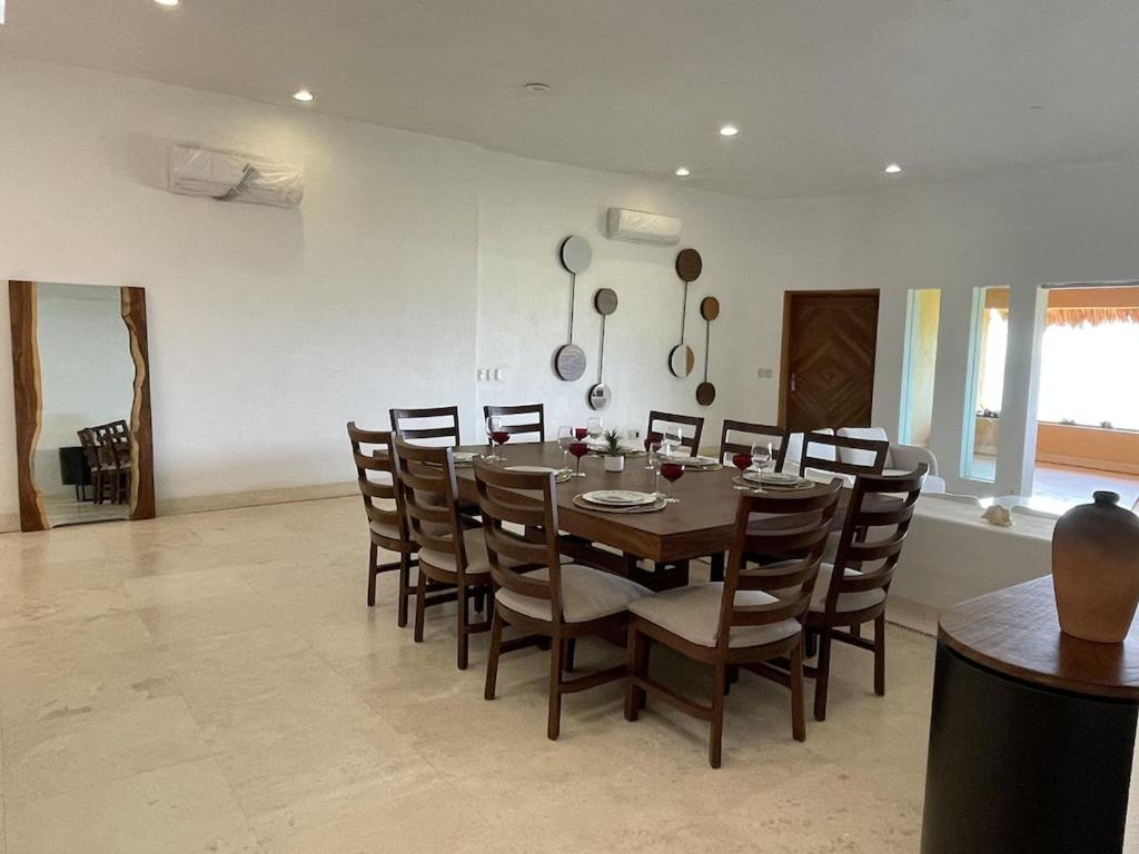 Spectacular Oceanview Penthouse at Ixtapa