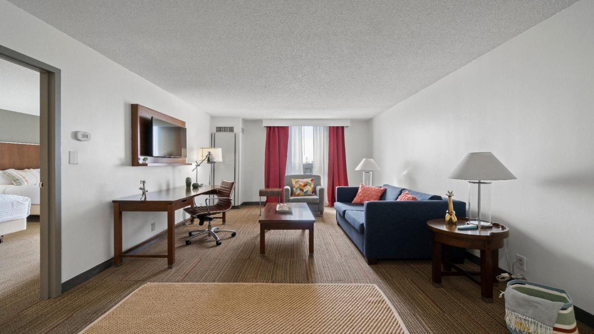 315 LoSo Hotel Airport