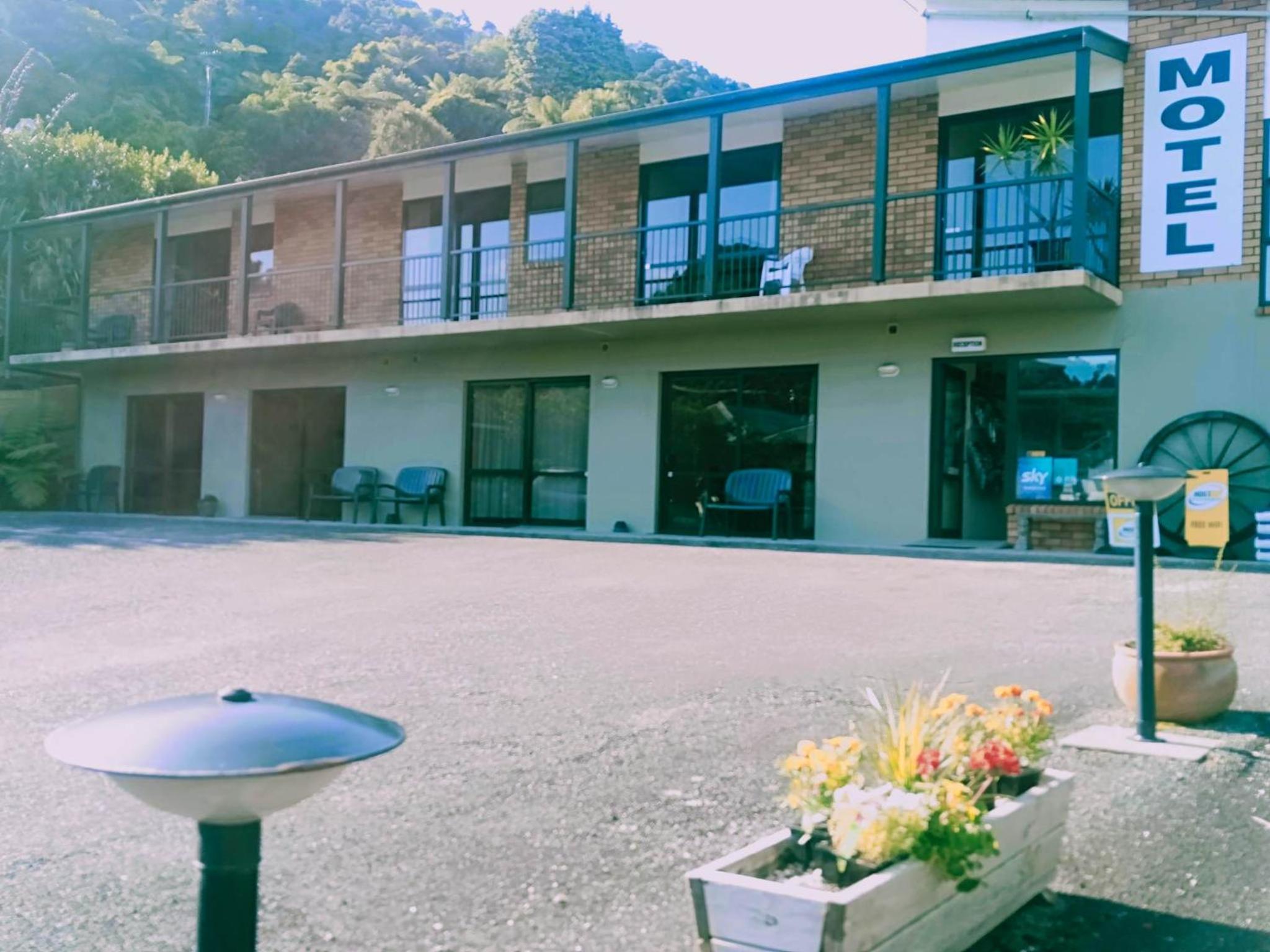 Sundowner Motel
