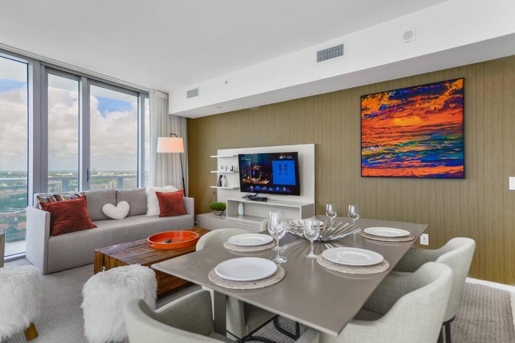 Panoramic Ocean & City Views - Stunning Condo