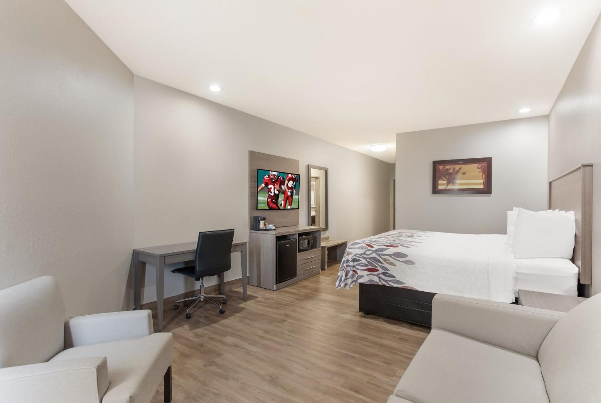 Corbin Vacations - Red Roof Inn  Suites Corbin - Property Image 2