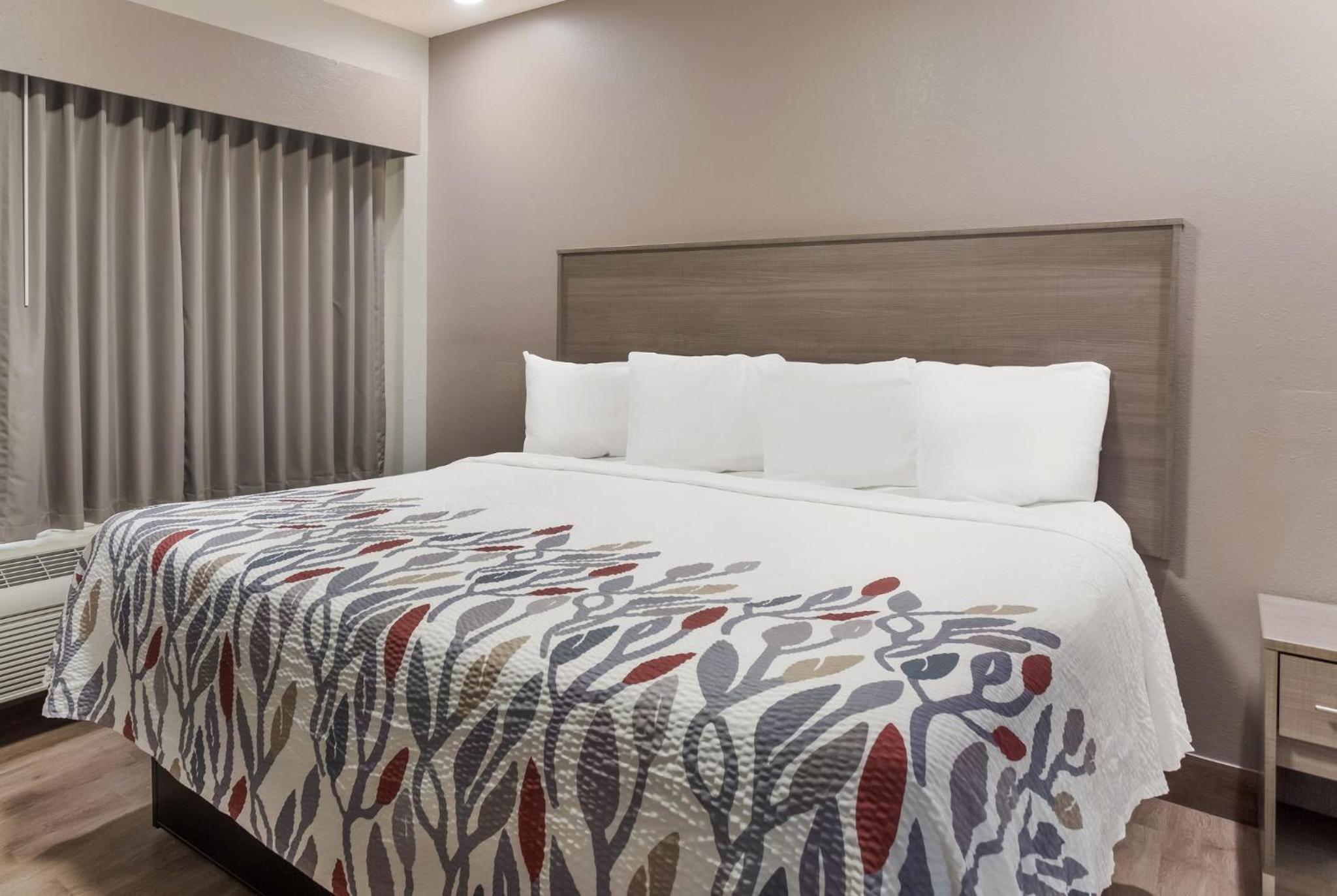Corbin Vacations - Red Roof Inn Suites Corbin - Property Image 30