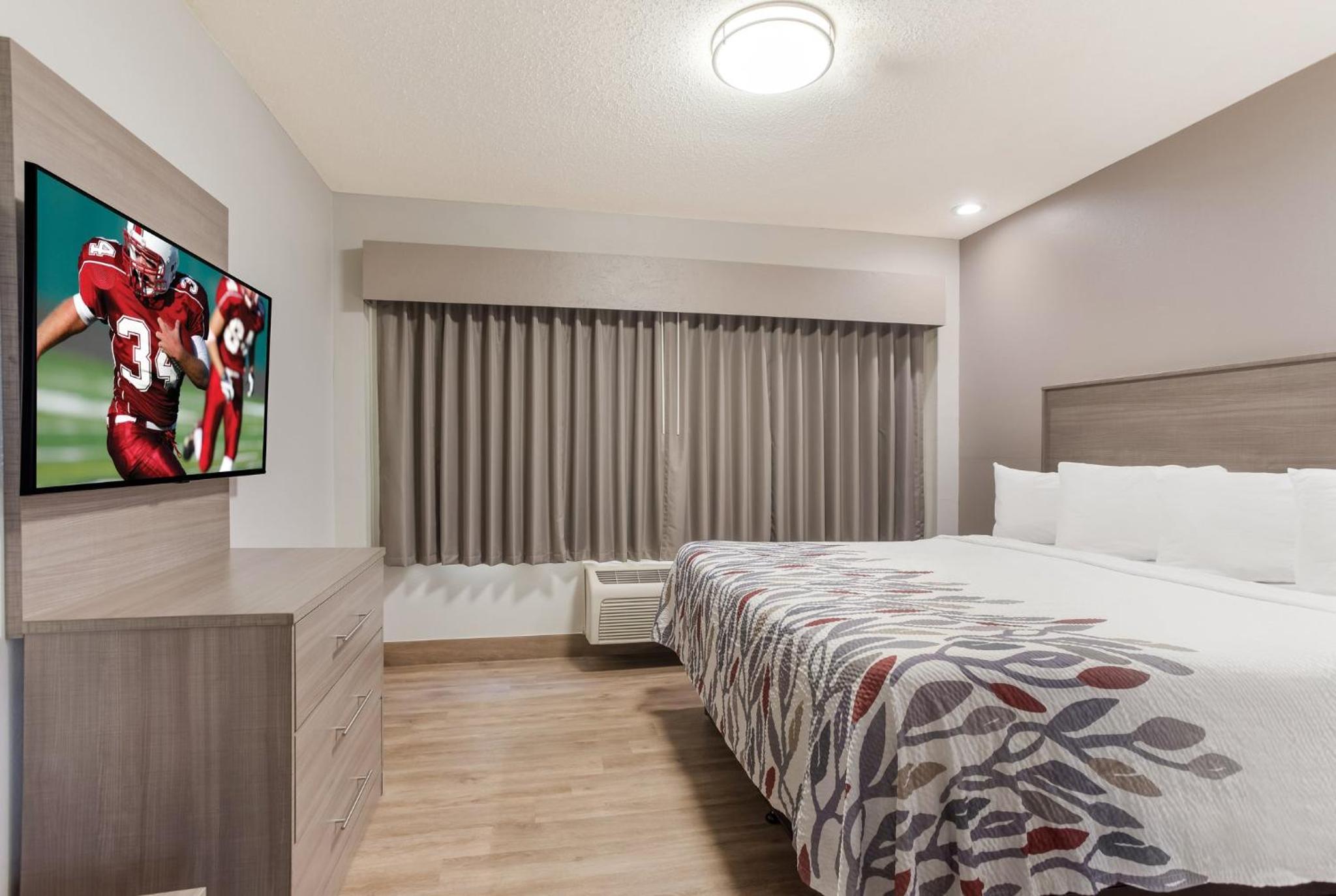 Corbin Vacations - Red Roof Inn  Suites Corbin - Property Image 4