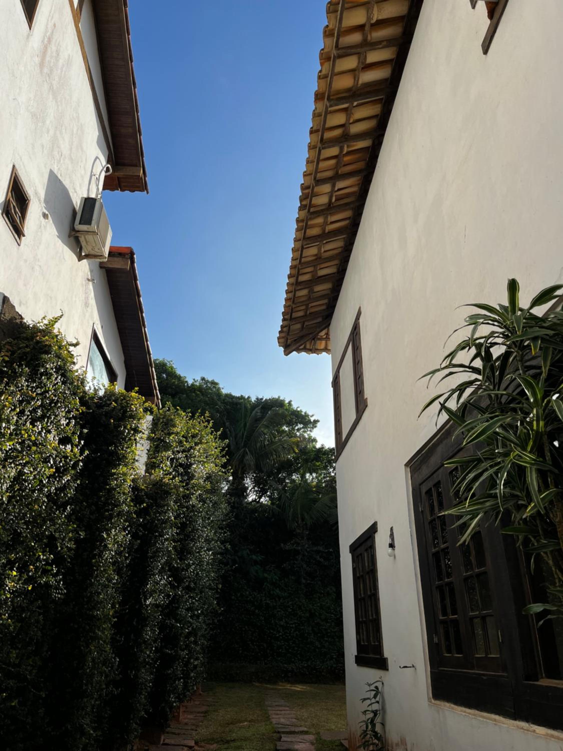 Fabulosa Casa em Cond. próximo a Rua das Pedras