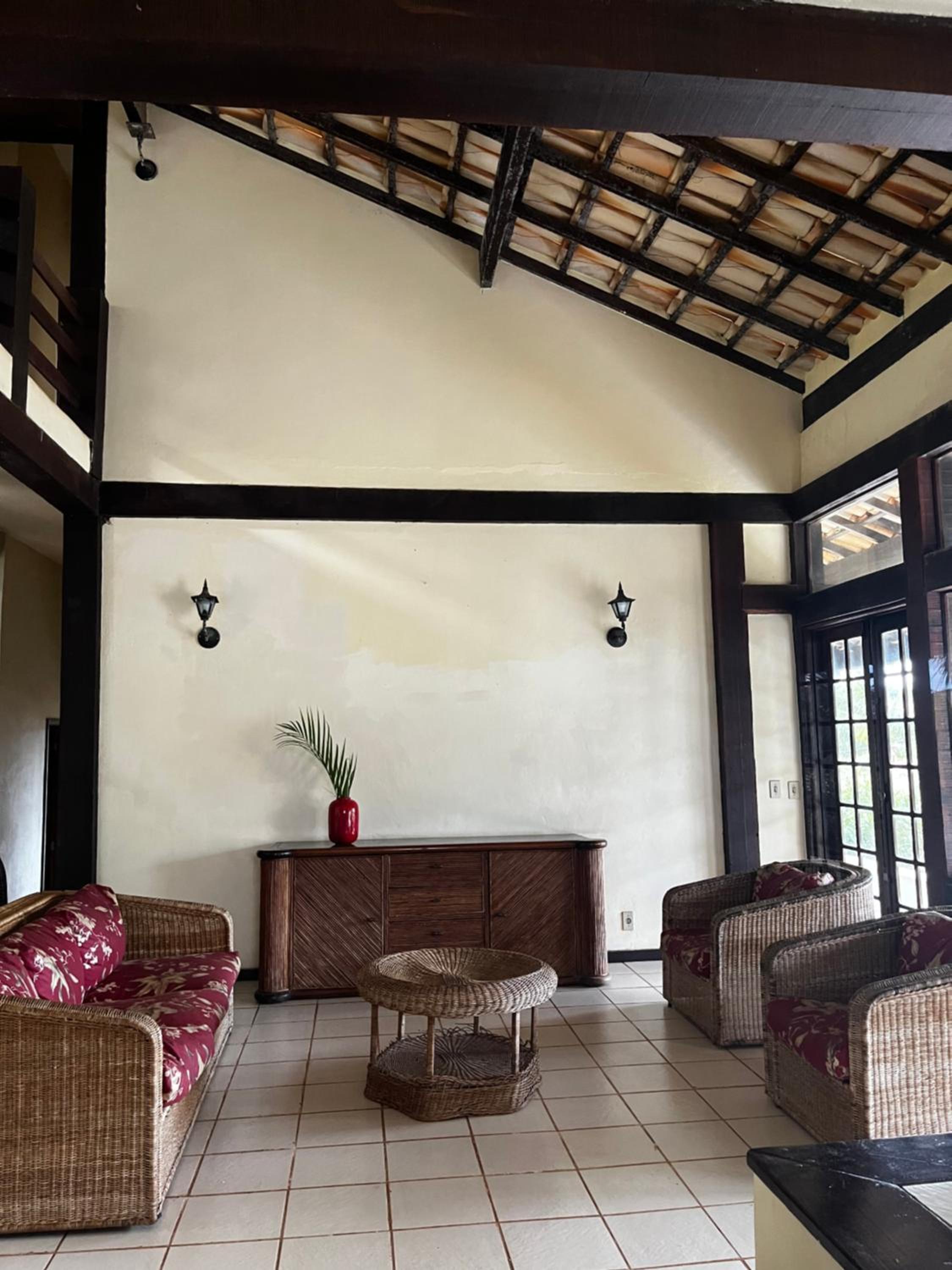 Fabulosa Casa em Cond. próximo a Rua das Pedras