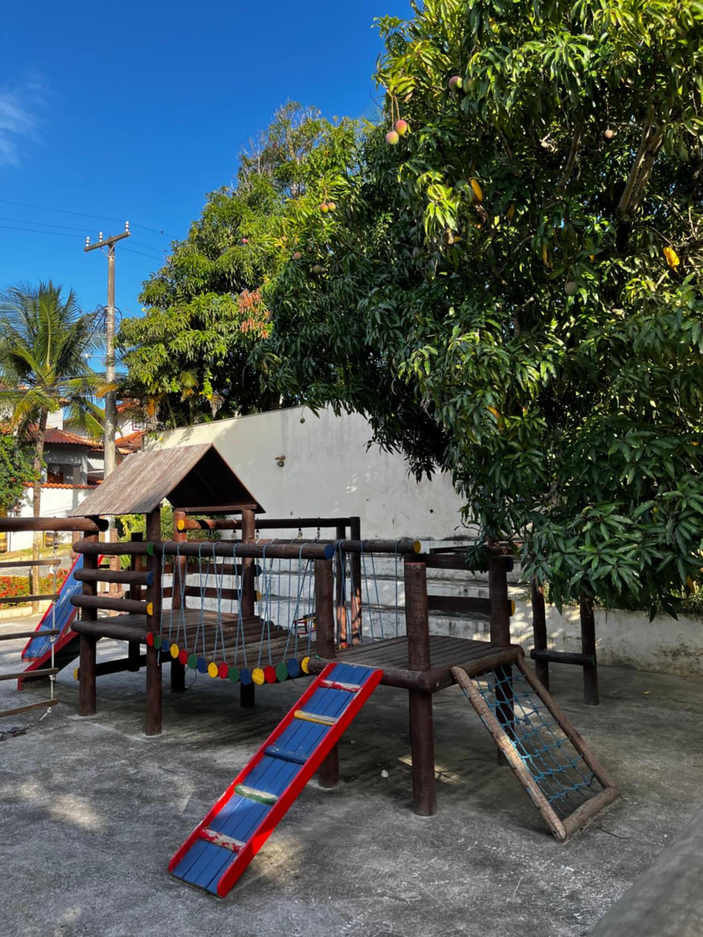 Fabulosa Casa em Cond. próximo a Rua das Pedras