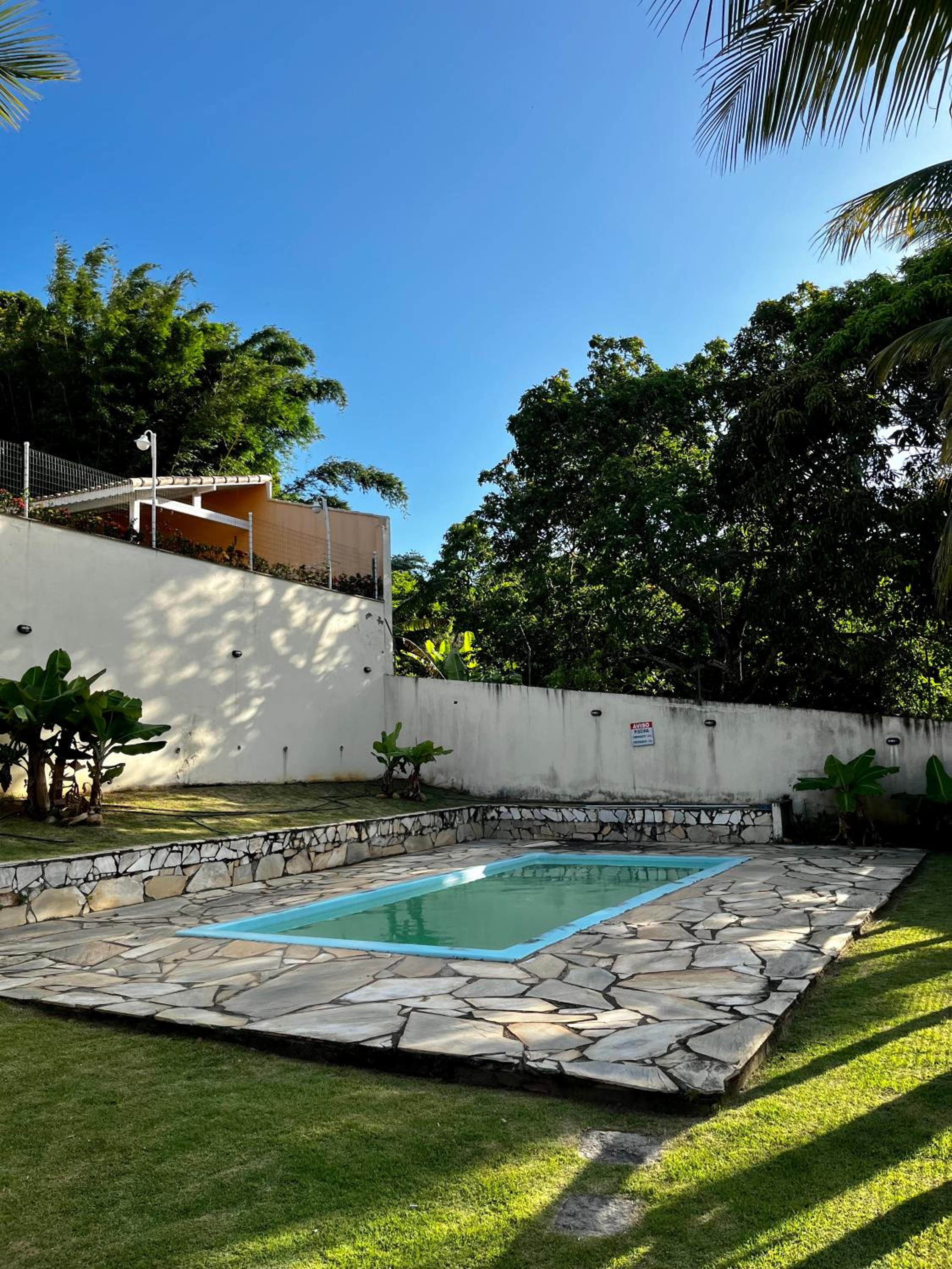 Fabulosa Casa em Cond. próximo a Rua das Pedras