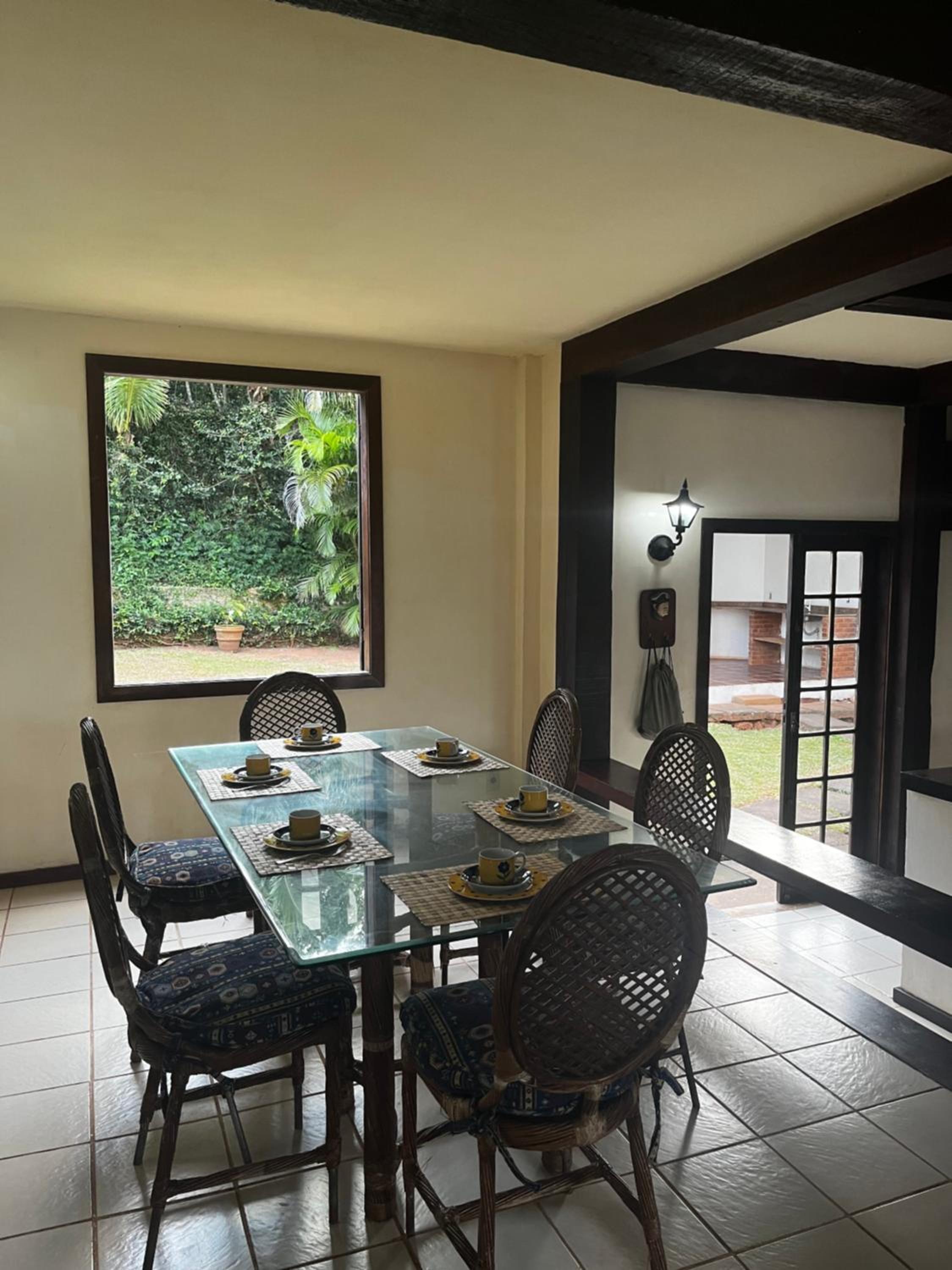Fabulosa Casa em Cond. próximo a Rua das Pedras