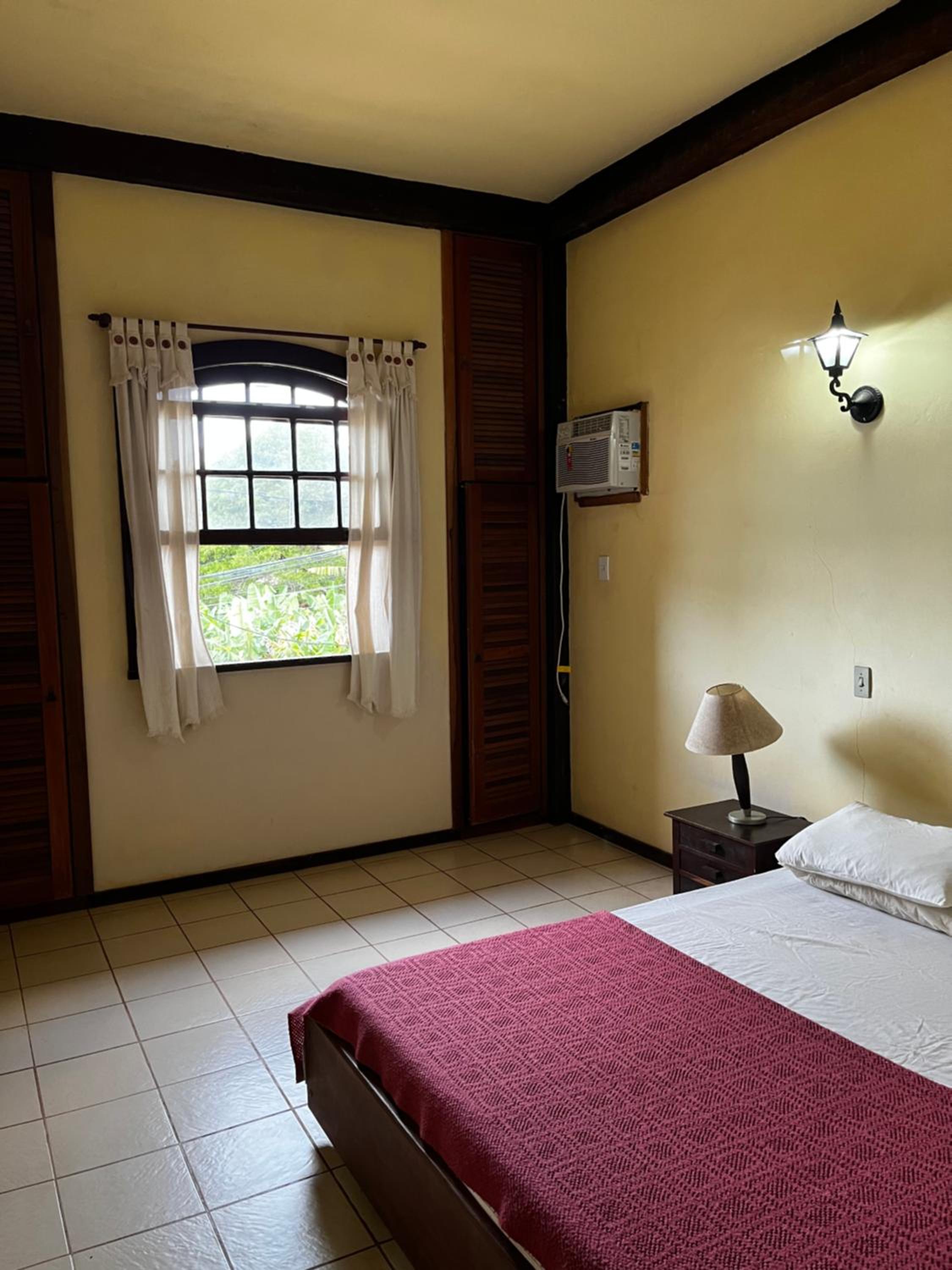 Fabulosa Casa em Cond. próximo a Rua das Pedras