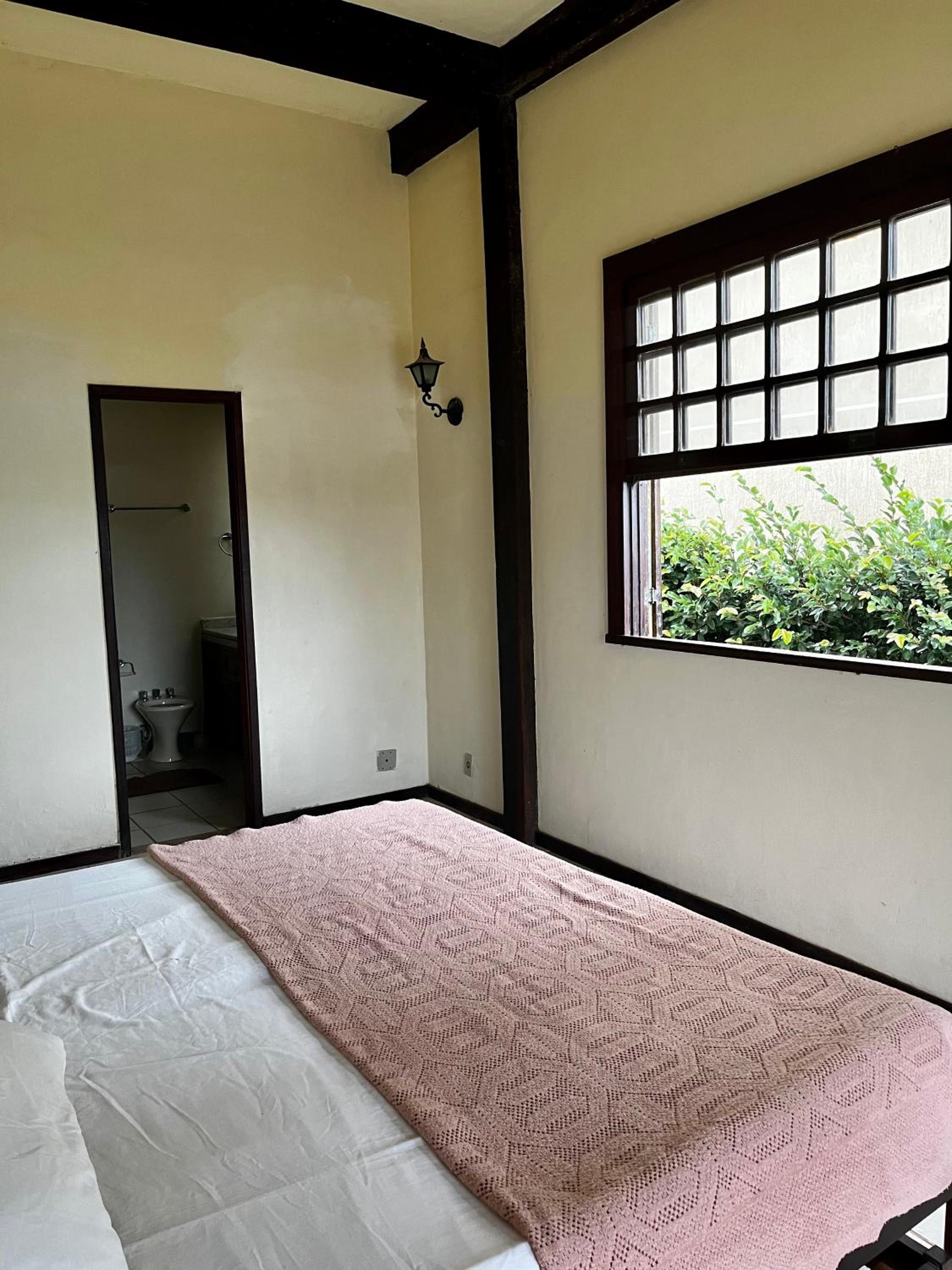 Fabulosa Casa em Cond. próximo a Rua das Pedras