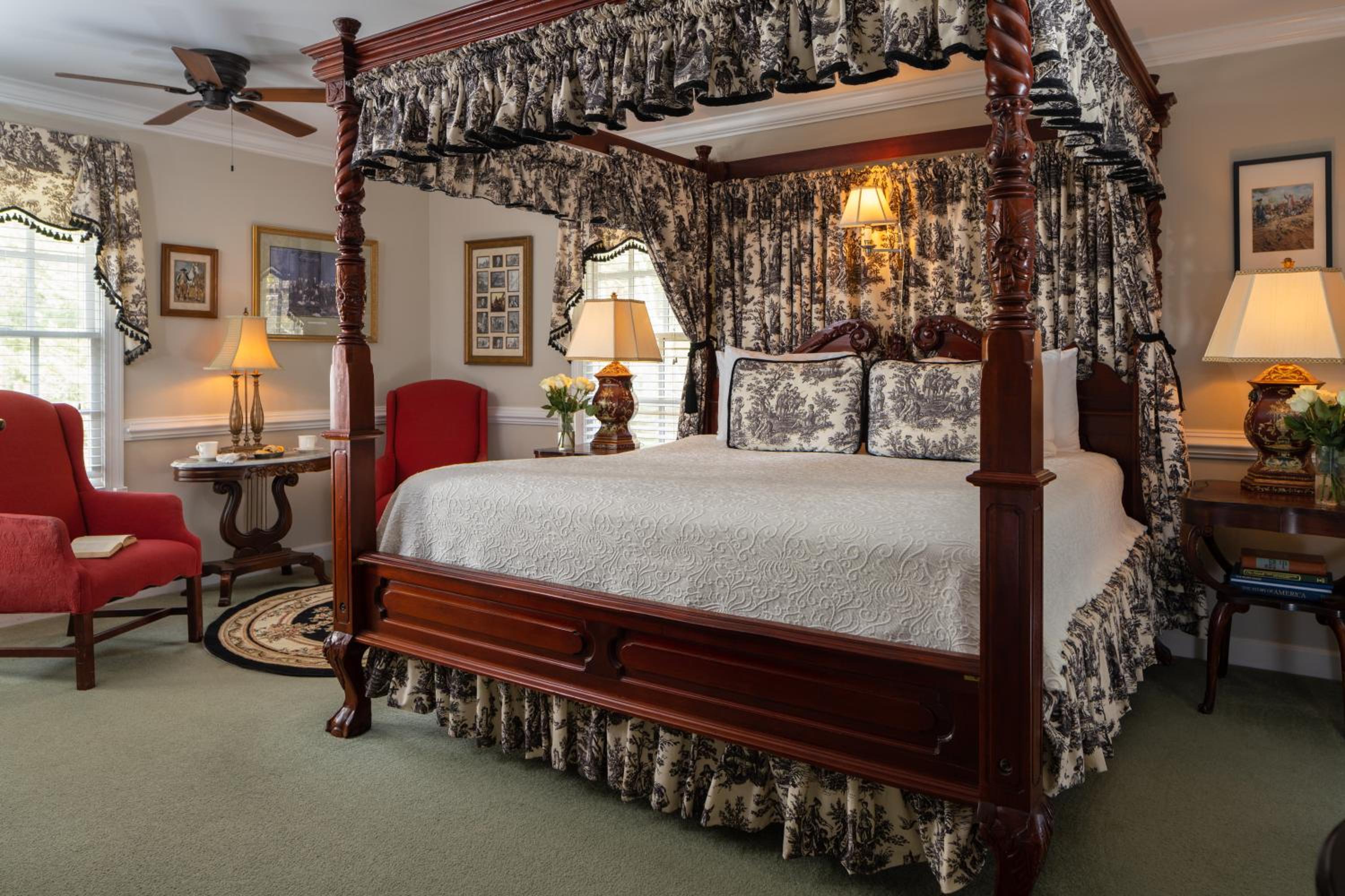 A Williamsburg White House Inn view 4