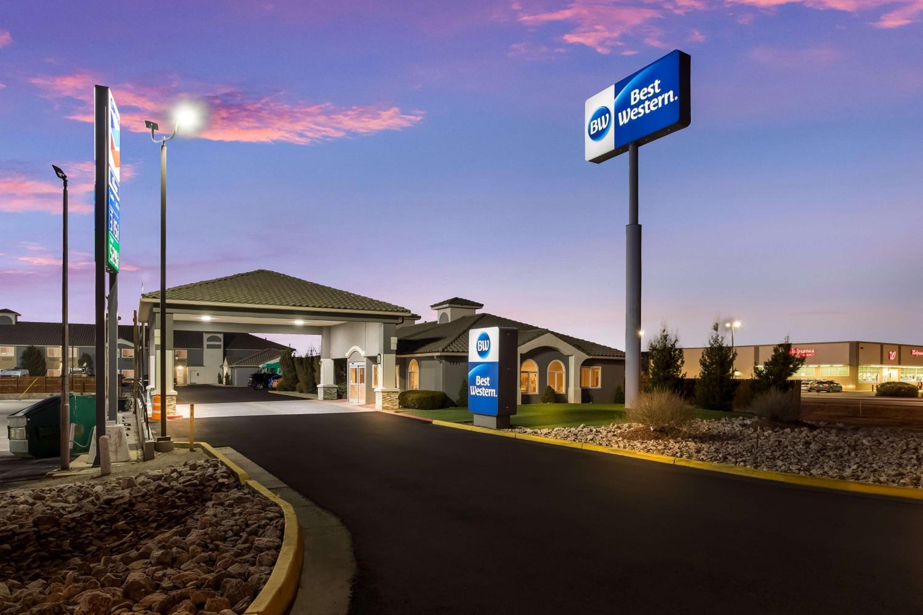 Grants Vacations - Best Western Grants Inn - Property Image 1