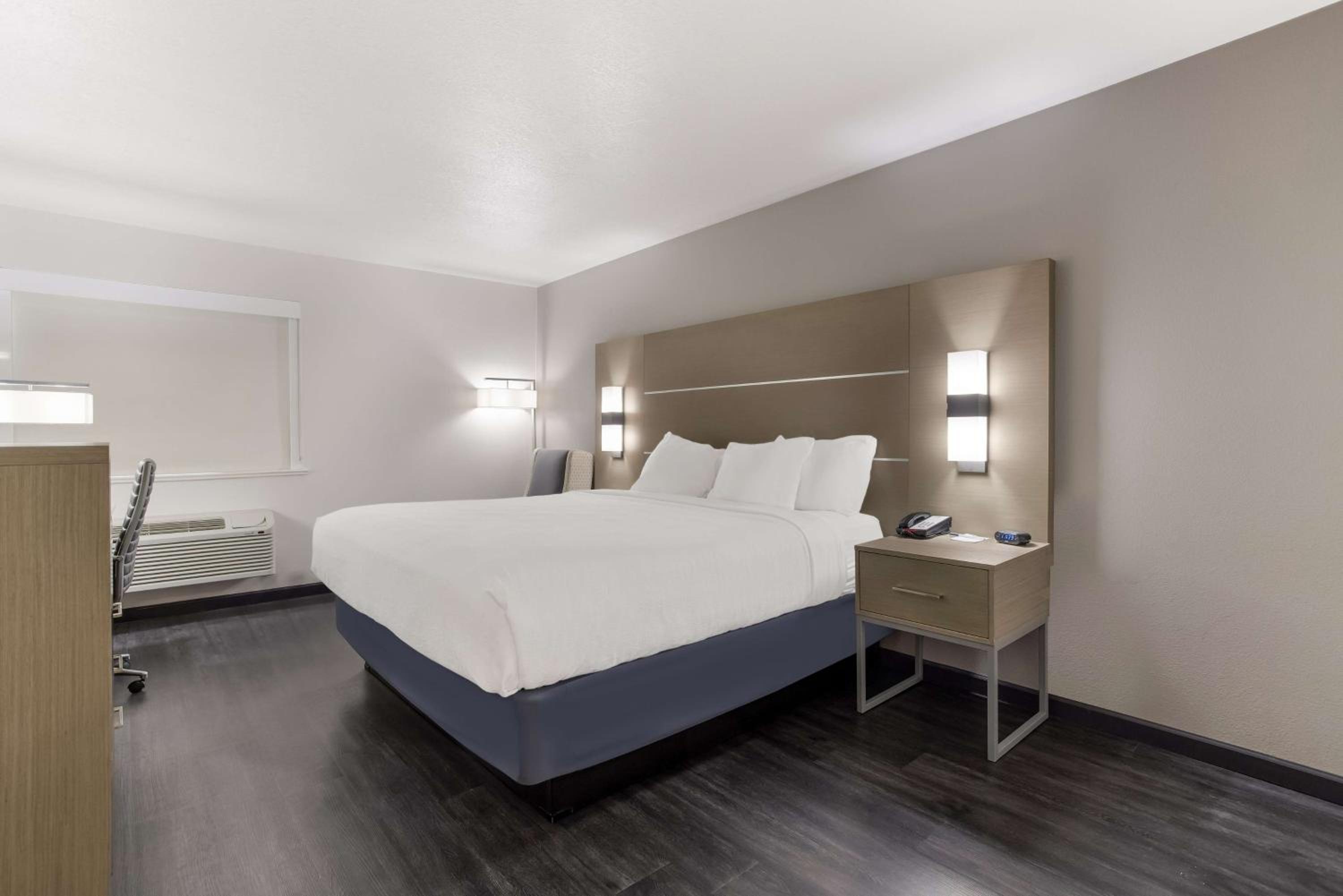 Grants Vacations - Best Western Grants Inn - Property Image 2