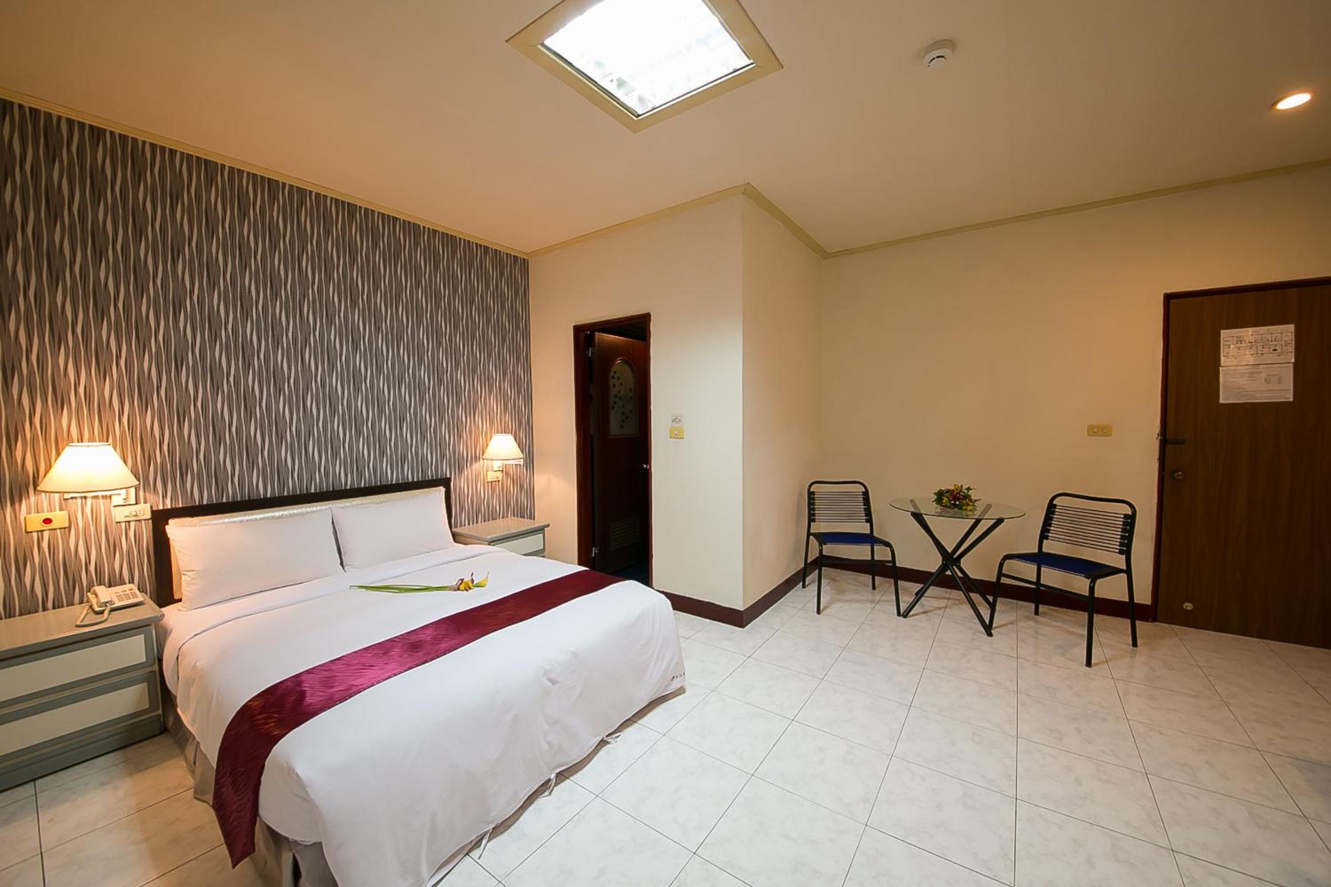 Jiuning Business Hotel