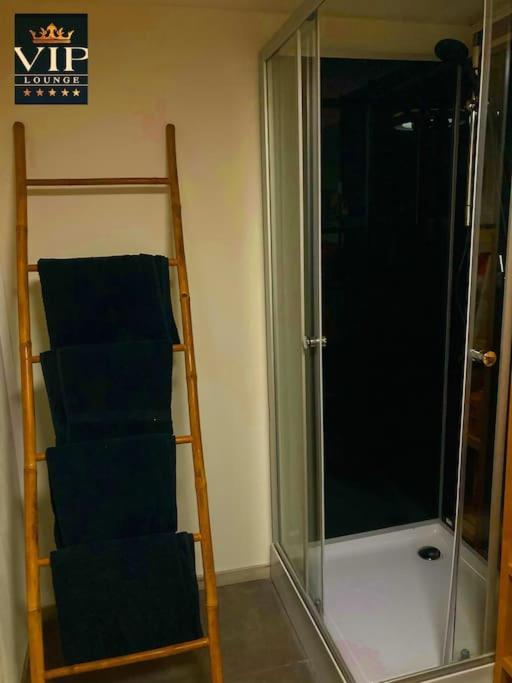 VIP LOUNGE Appartement avec Jacuzzi et jardin