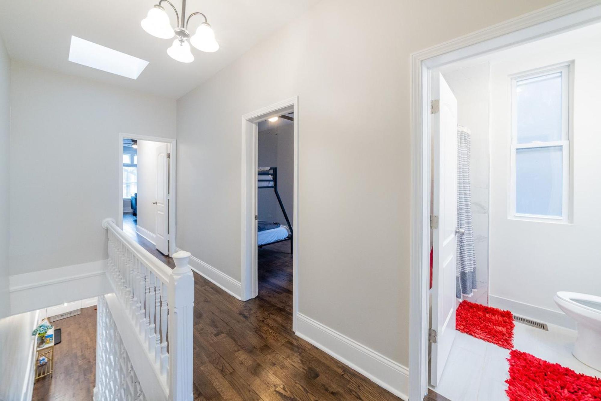 Luxury Chicago TH is a 10-minute drive to DWTN, perfect for city access RSV Now view 3