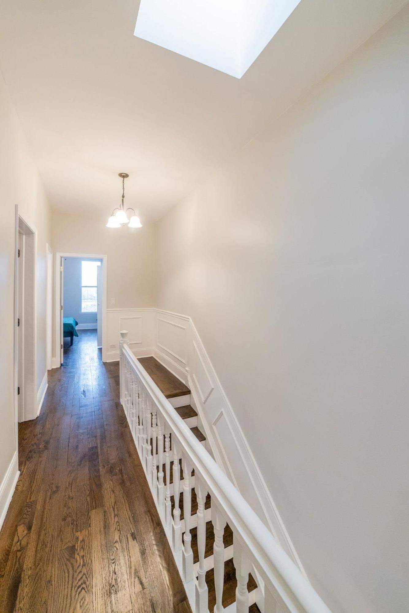 Luxury Chicago TH is a 10-minute drive to DWTN, perfect for city access RSV Now view 5