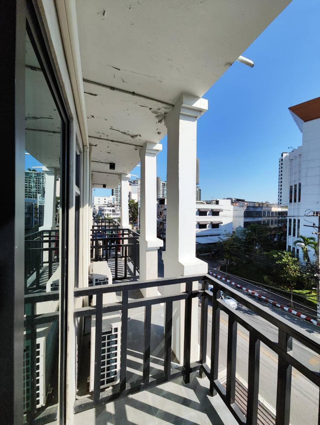 BURI Hotel And Hostel