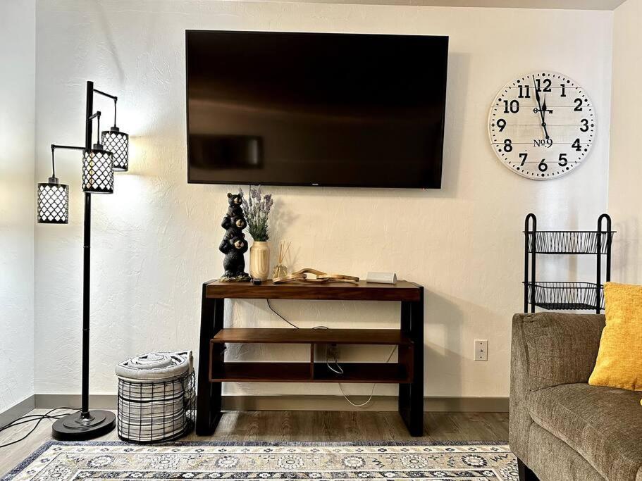 Comfortable 2BR Apt Central view 3