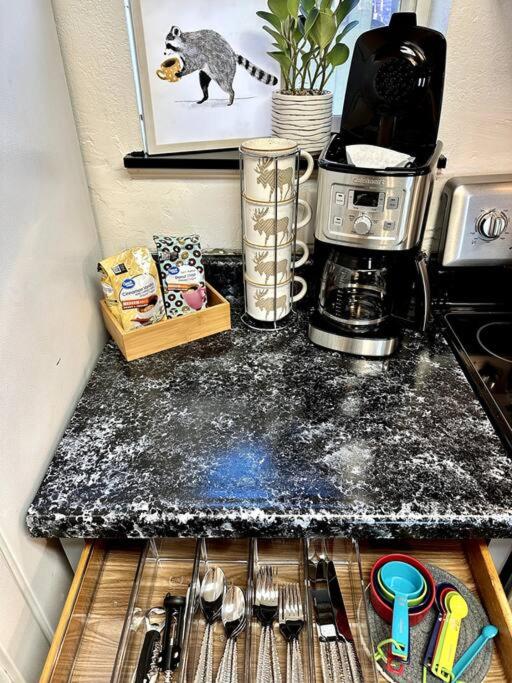 Comfortable 2BR Apt Central view 4