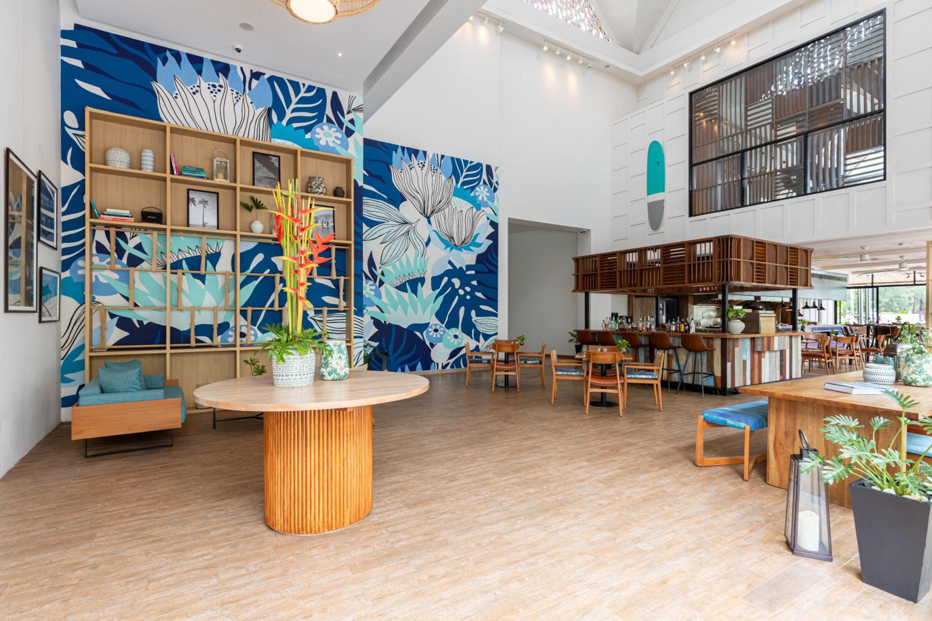 Lobby & Reception