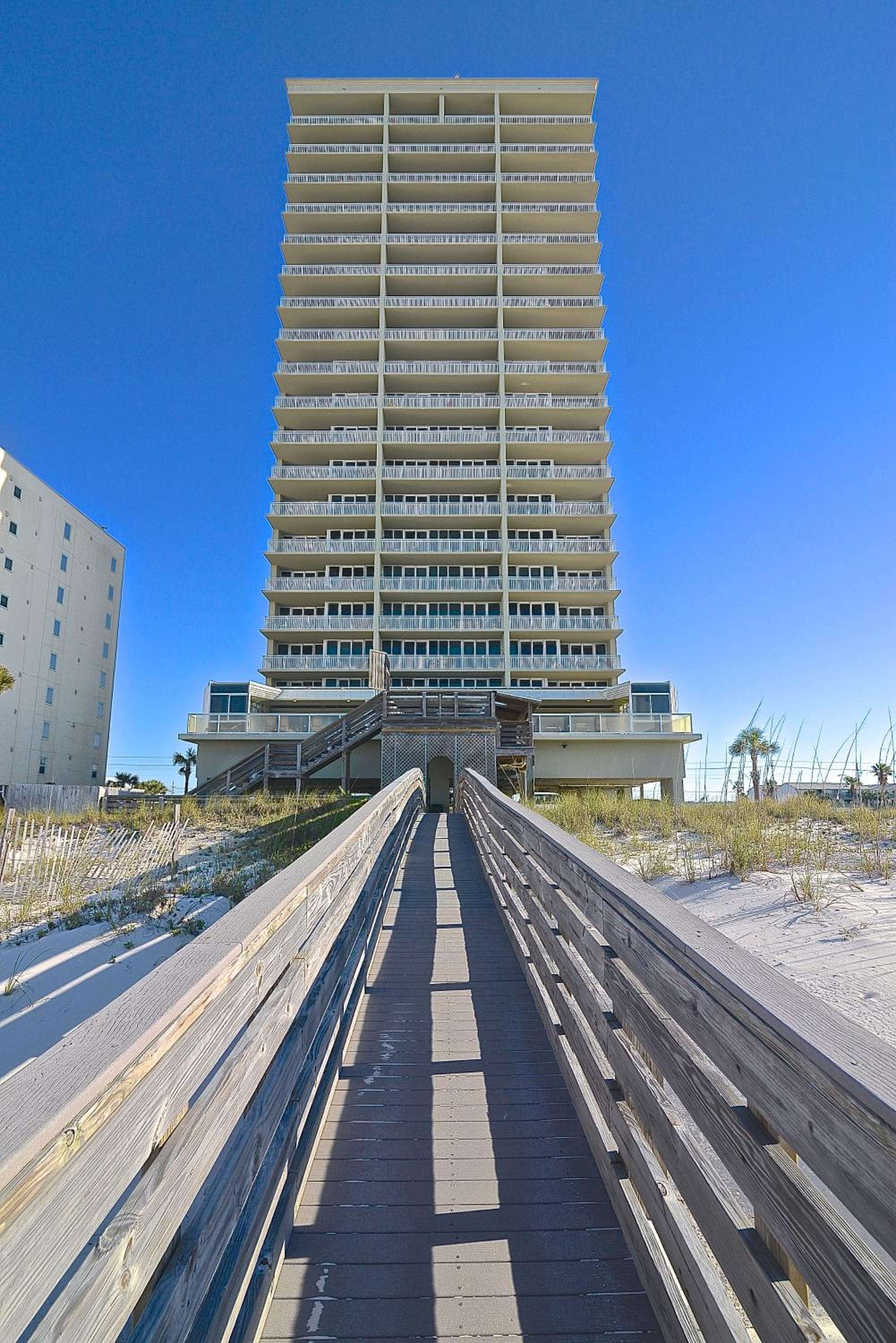 Colonnades 903