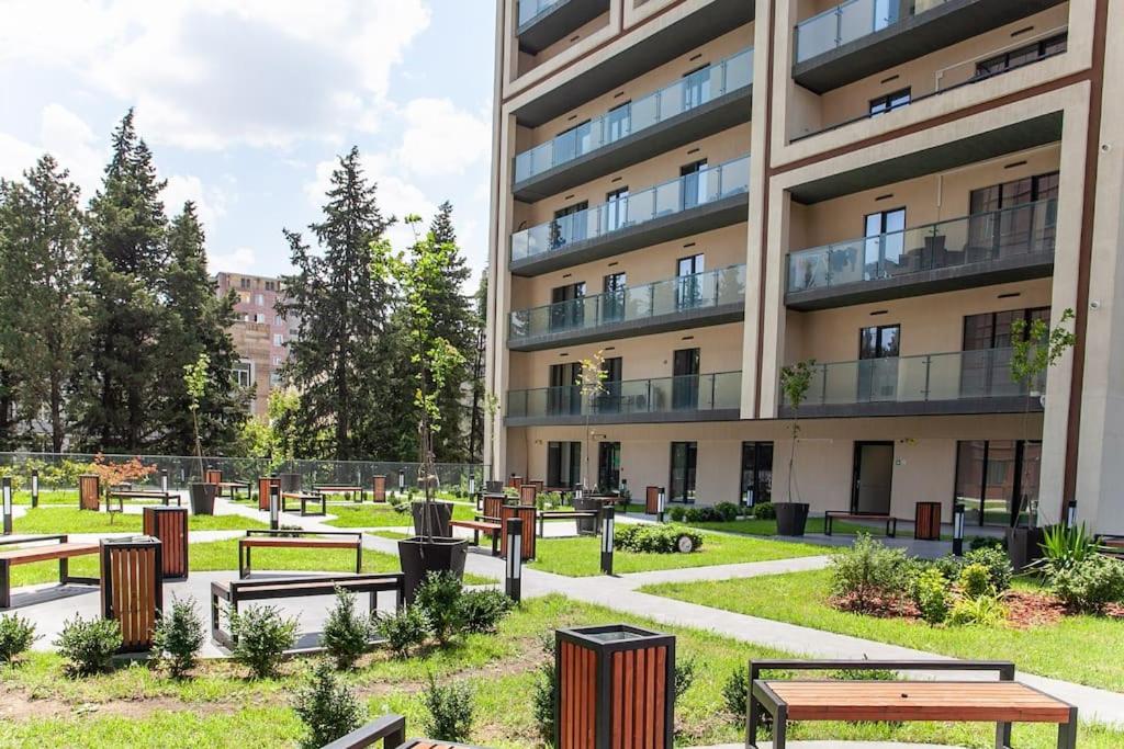 Spacious 3-Bedroom Apartment, 16th Floor - City Views - Free Parking - 2 Min to Metro view 3