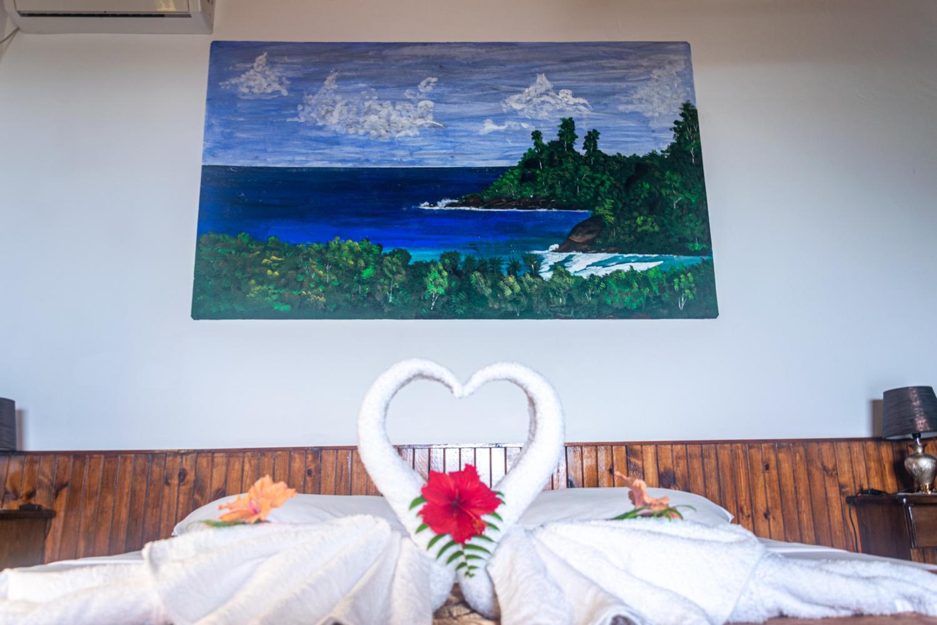 Les Elles Guesthouse Self Catering