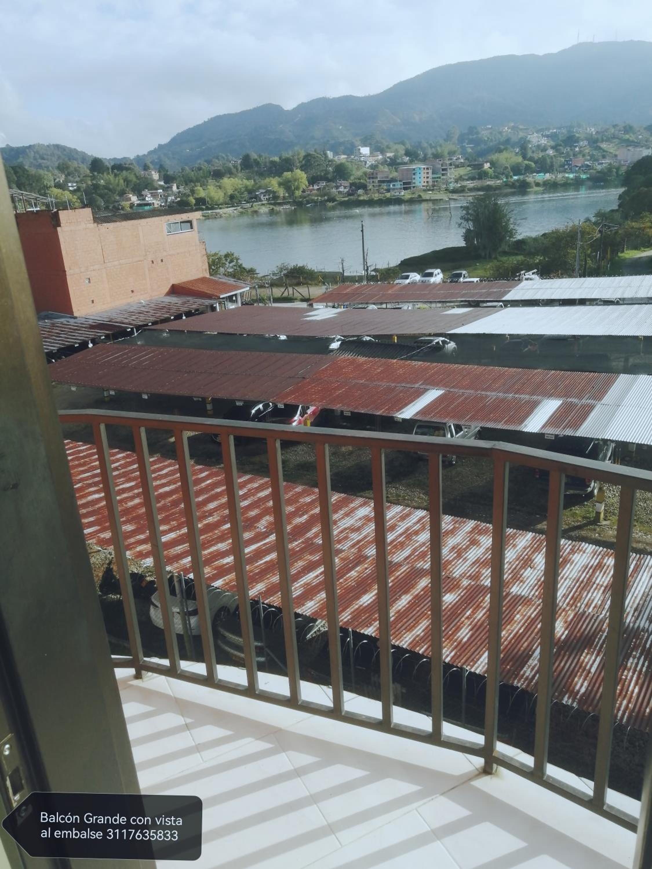 Apartamento con vista al embalse