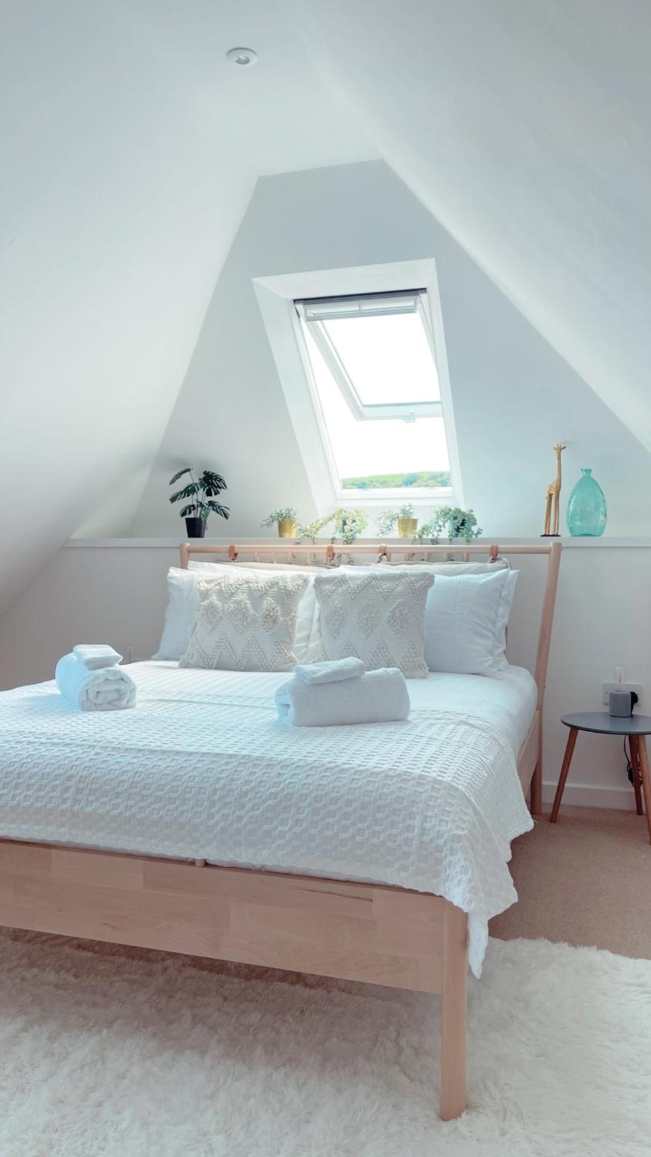 Seapink, Kingsand; luxury Cornish cottage with seaviews, bbq & paddleboards