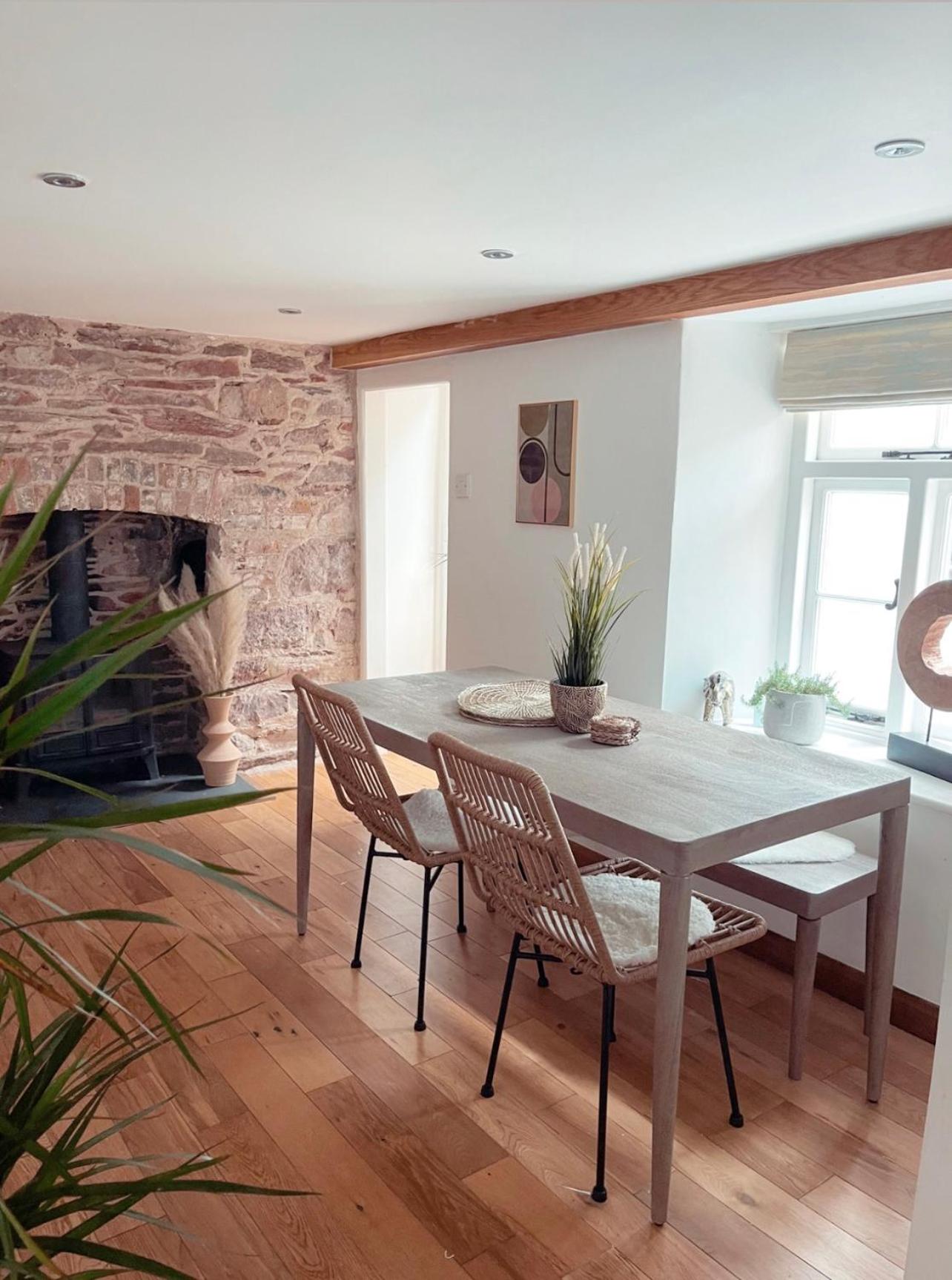 Seapink, Kingsand; luxury Cornish cottage with seaviews, bbq & paddleboards