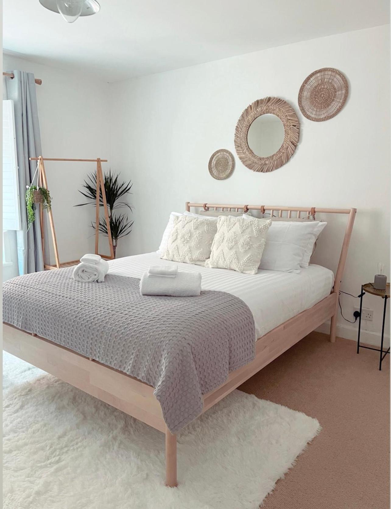 Seapink, Kingsand; luxury Cornish cottage with seaviews, bbq & paddleboards