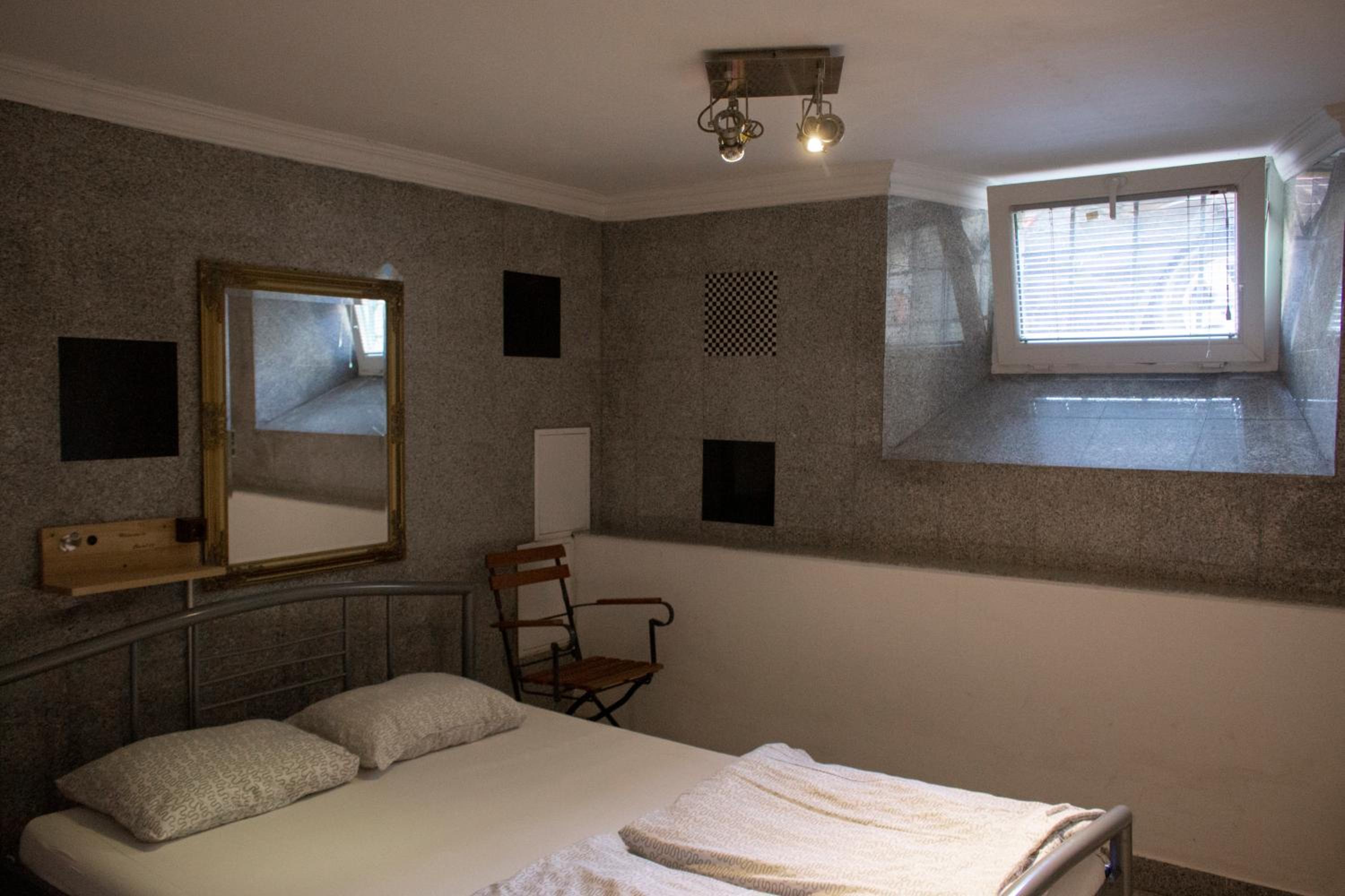 Hostel 24