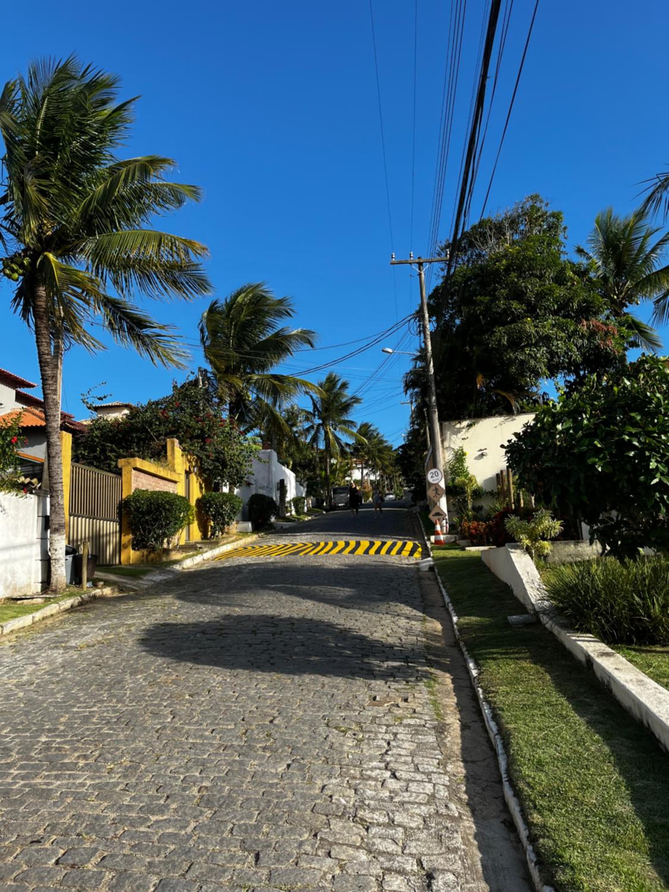 Fabulosa Casa em Cond. próximo a Rua das Pedras