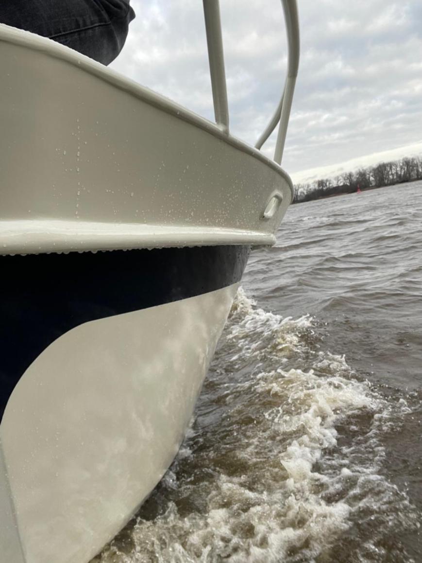 Süsses Motorboot - Bremen Überseestadt