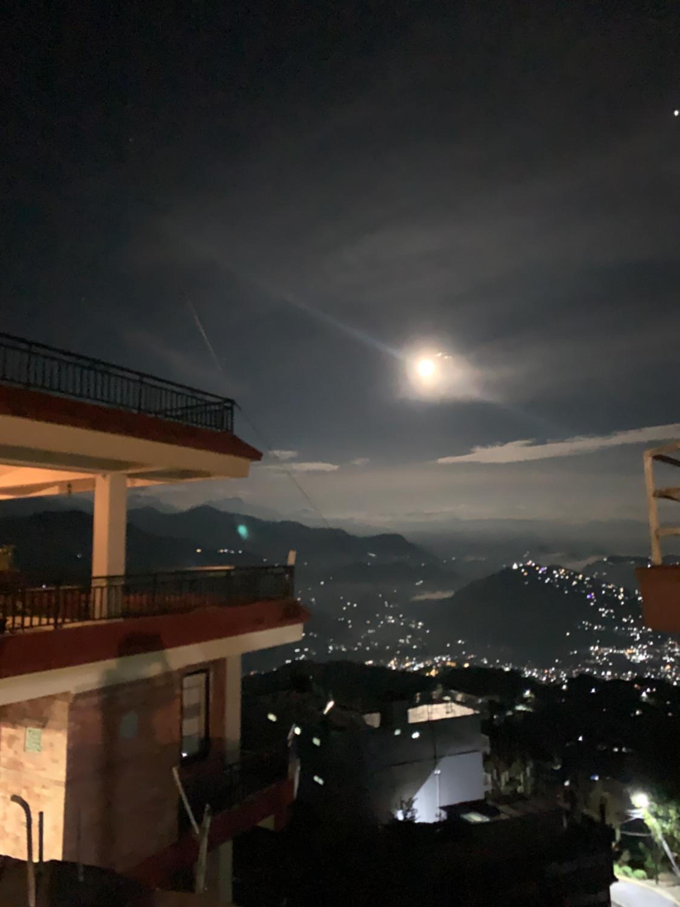 Superview Lodge - Family-Run, Himalayan Sunrise