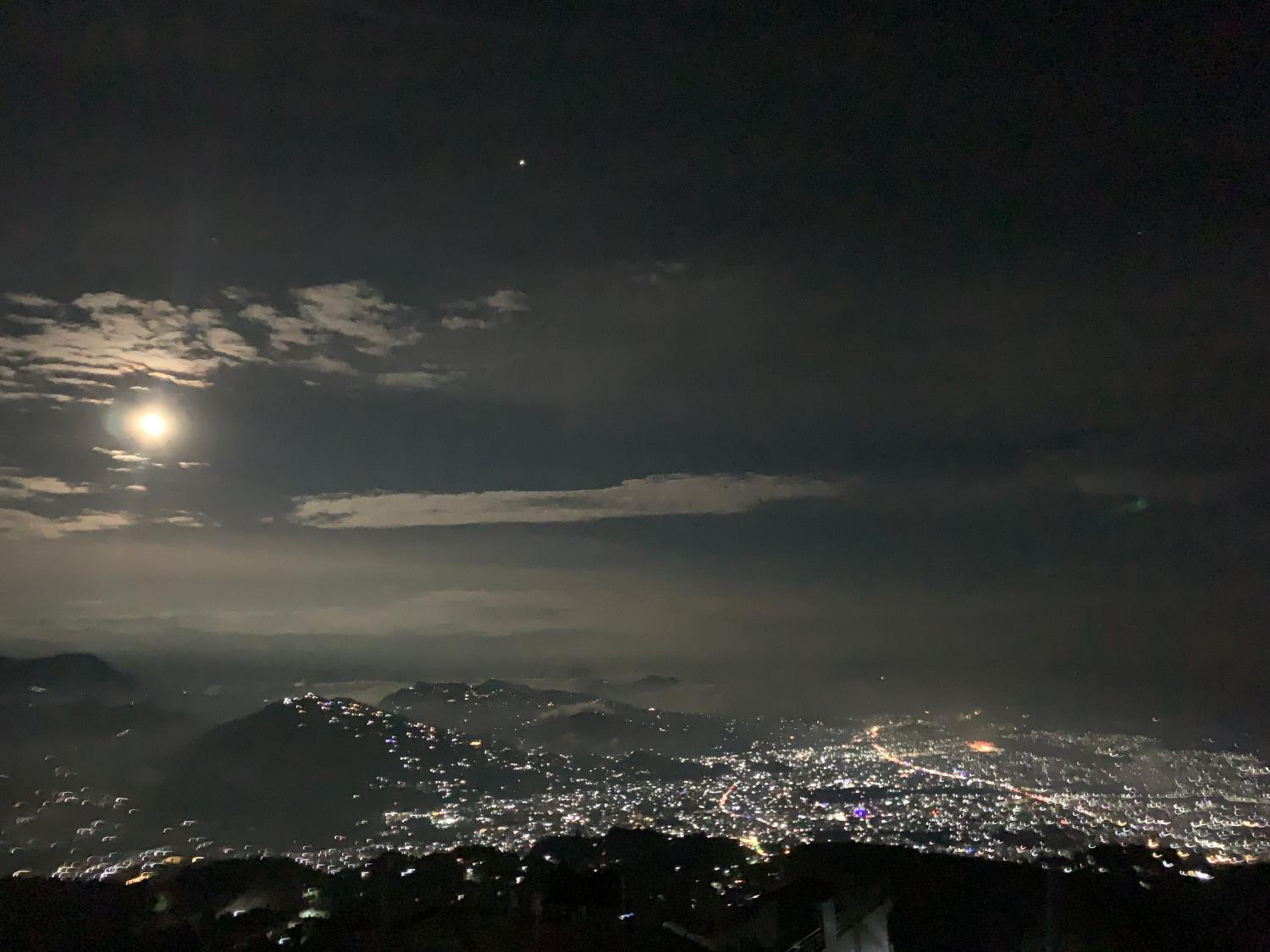 Superview Lodge - Family-Run, Himalayan Sunrise