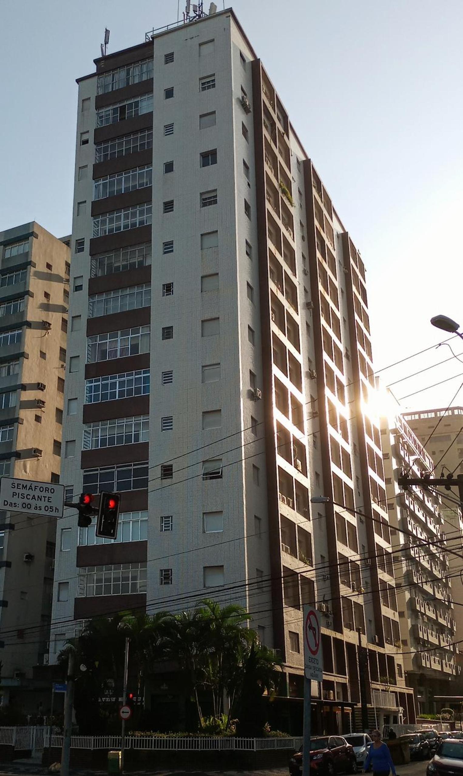 Ponta da Praia amplo 3dorm 3ban frente ao mar