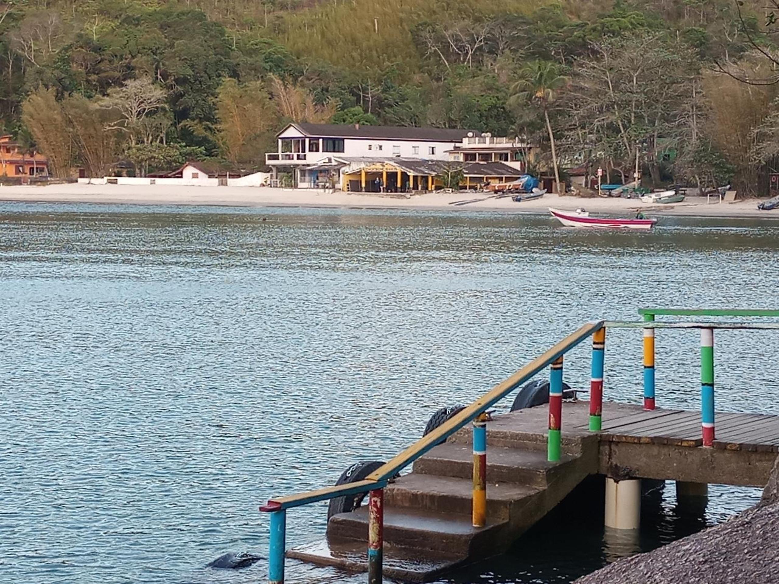Ponta da Praia amplo 3dorm 3ban frente ao mar