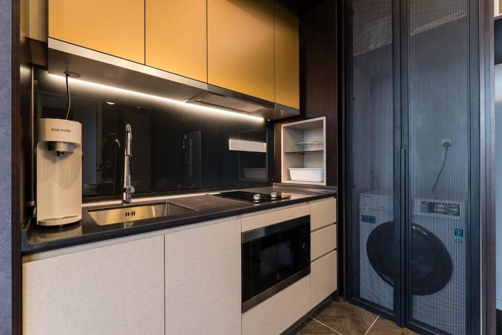 Scarletz KLCC 4pax by Feel Home Luxury 100mbps WiFi